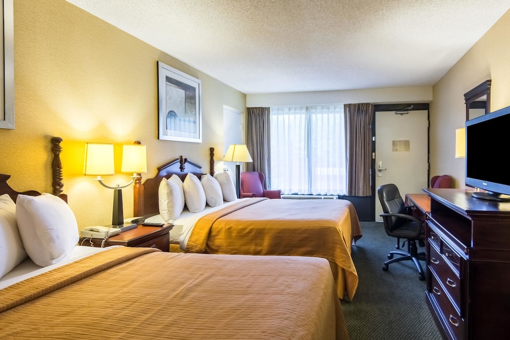Standard Room, 2 Queen Beds, Smoking - Photo 1