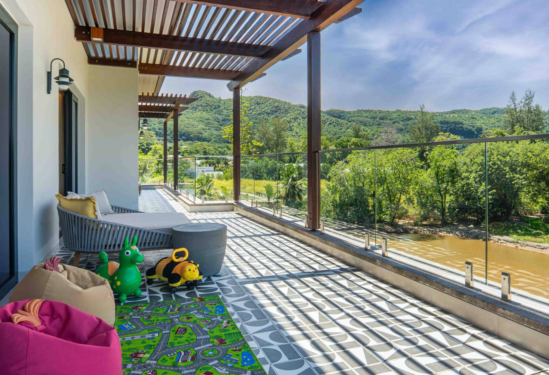 Three Bedroom Apartment with Nature View