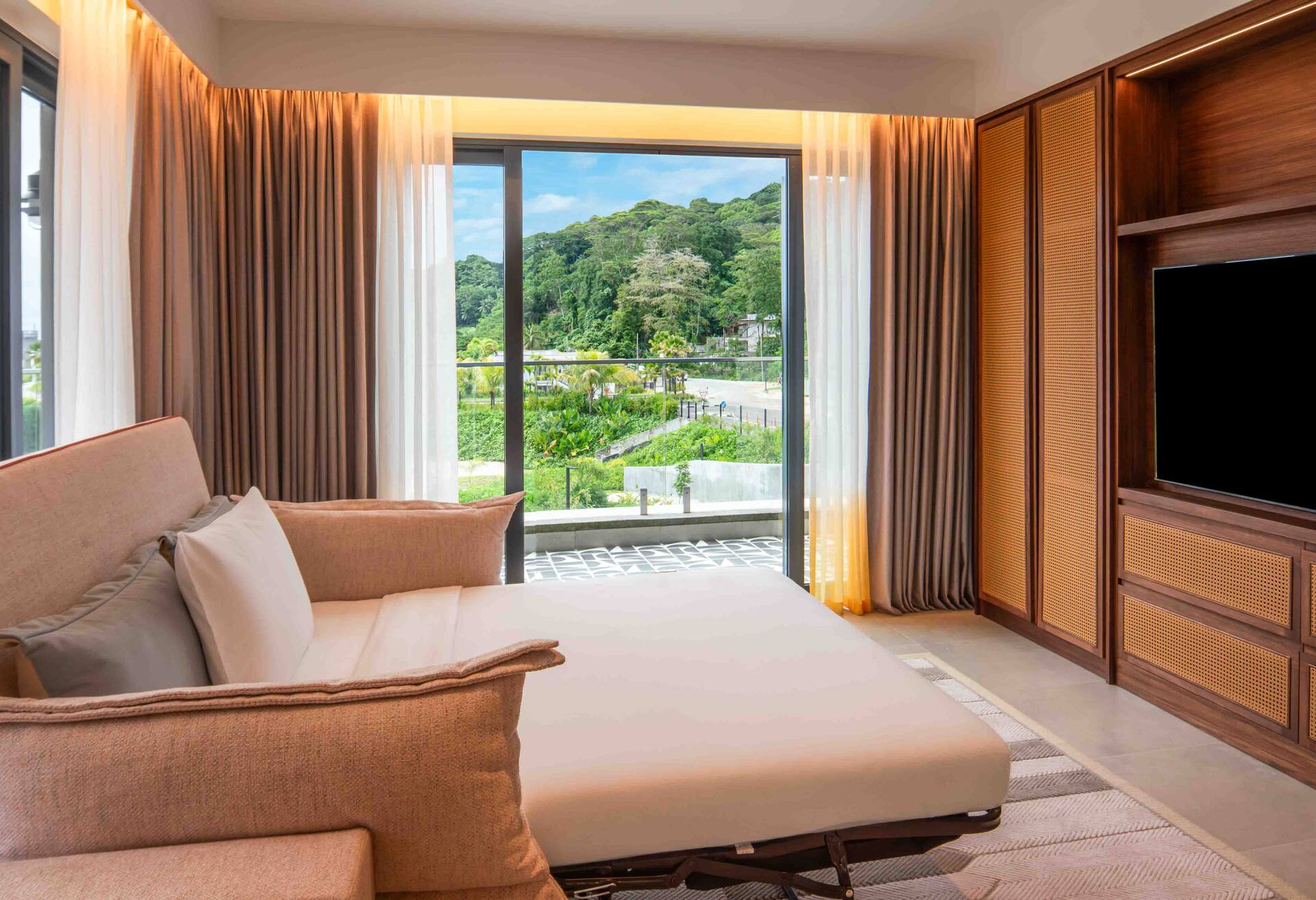 Three Bedroom Apartment with Nature View