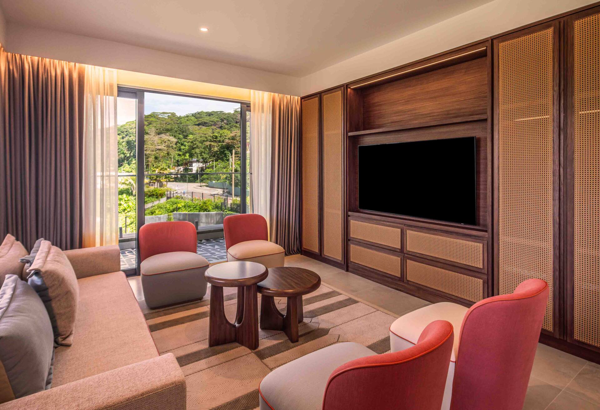 Three Bedroom Apartment with Nature View thumbnail 5