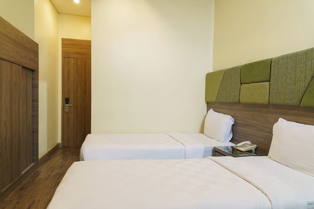 Standard Twin Room, 2 Twin Beds - Photo 2