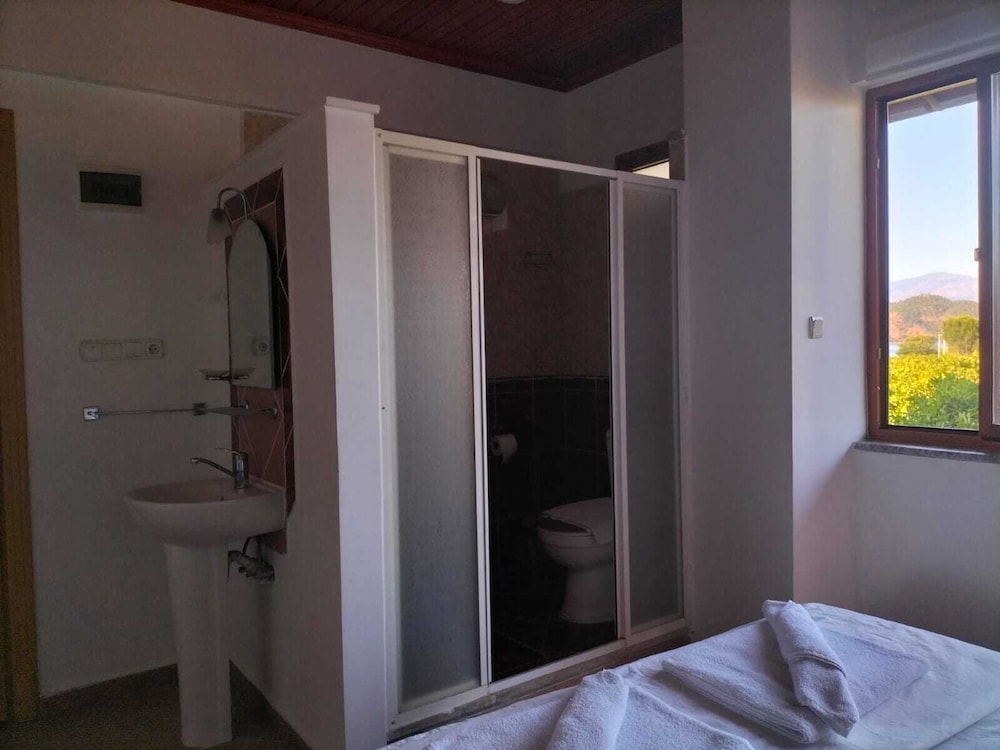Classic Double Room, Balcony, Lake View photo 2