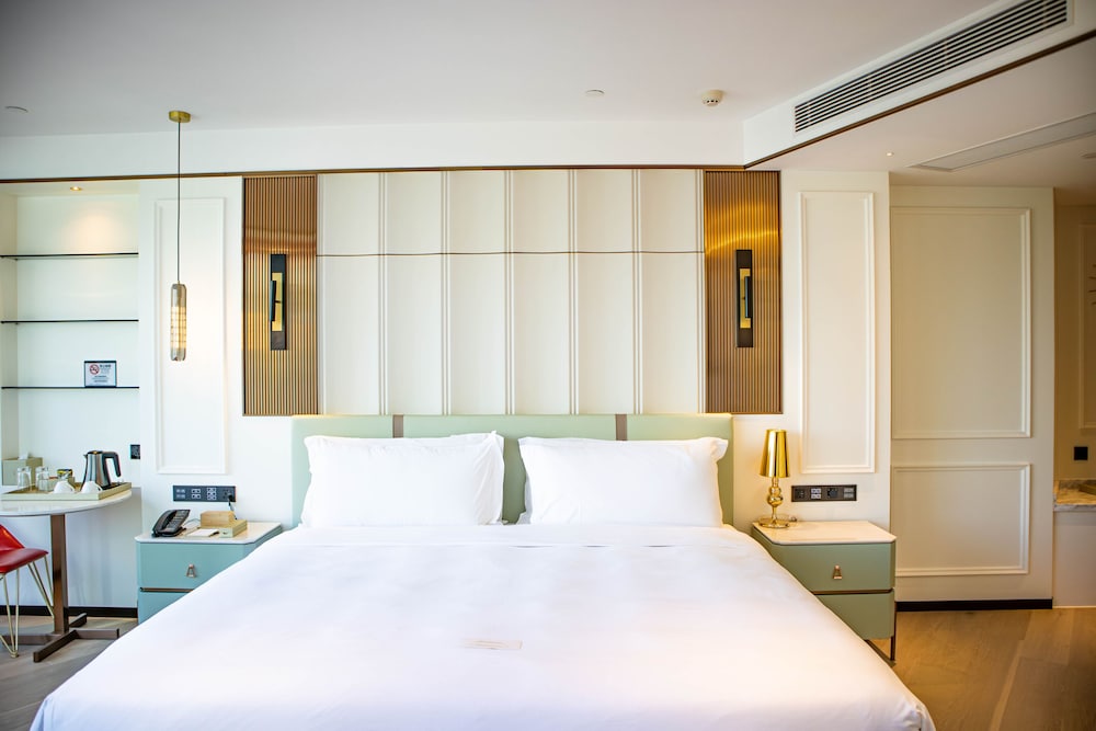 Diamond (Resorts World) Suite King photo 2