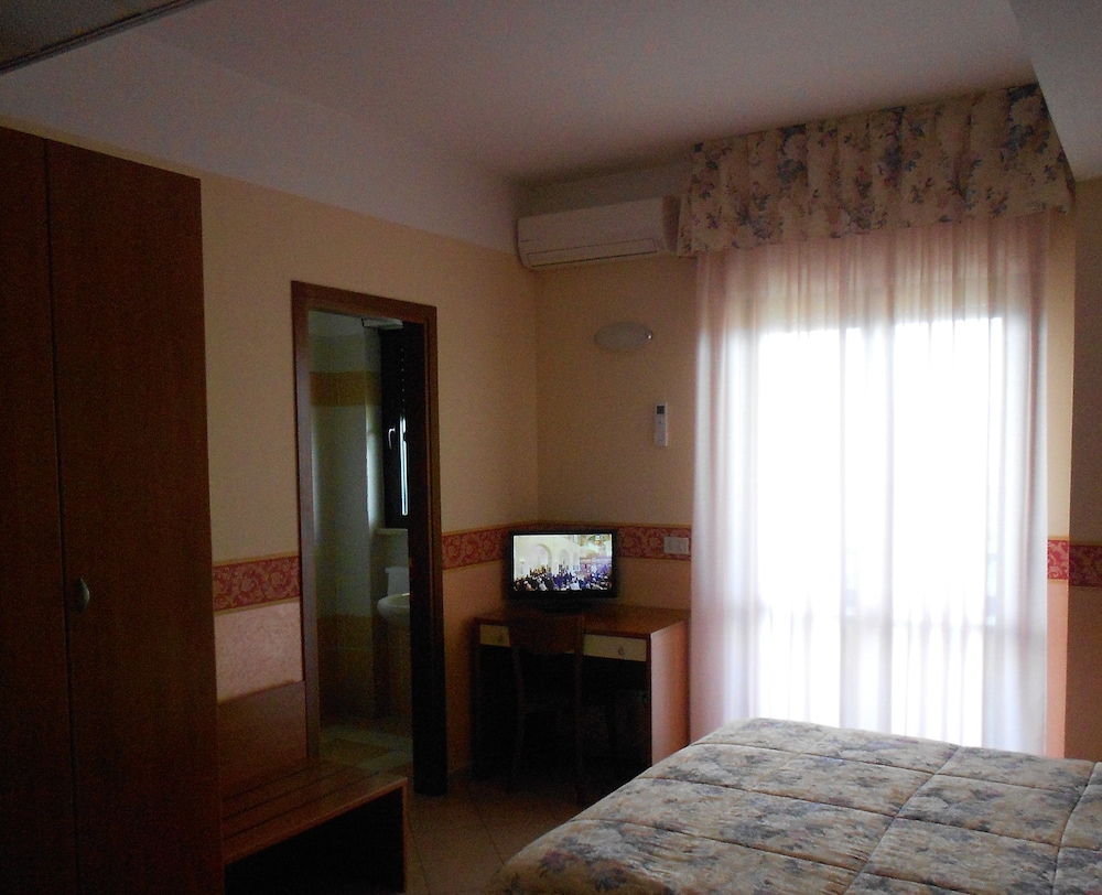 Double or Twin Room, Lake View photo 2