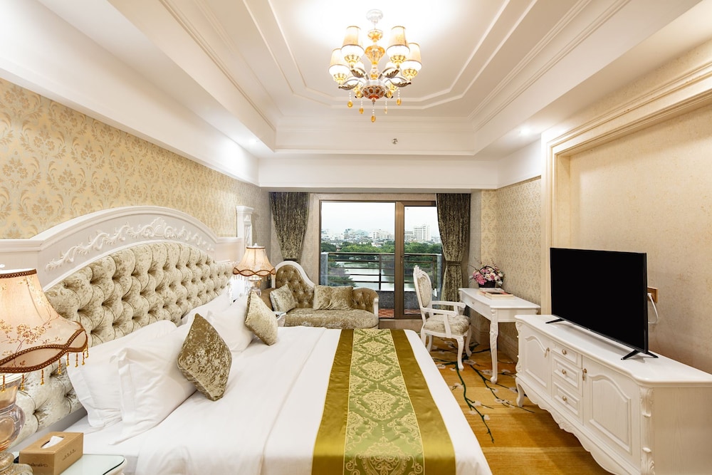 Deluxe Suite