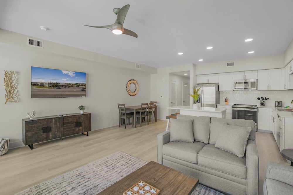 Condo, Multiple Beds (Sea Glass 316) photo 3