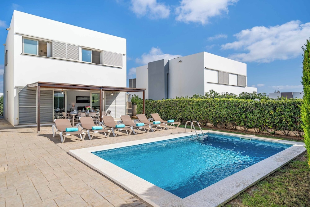 Villa (4 Bedrooms)