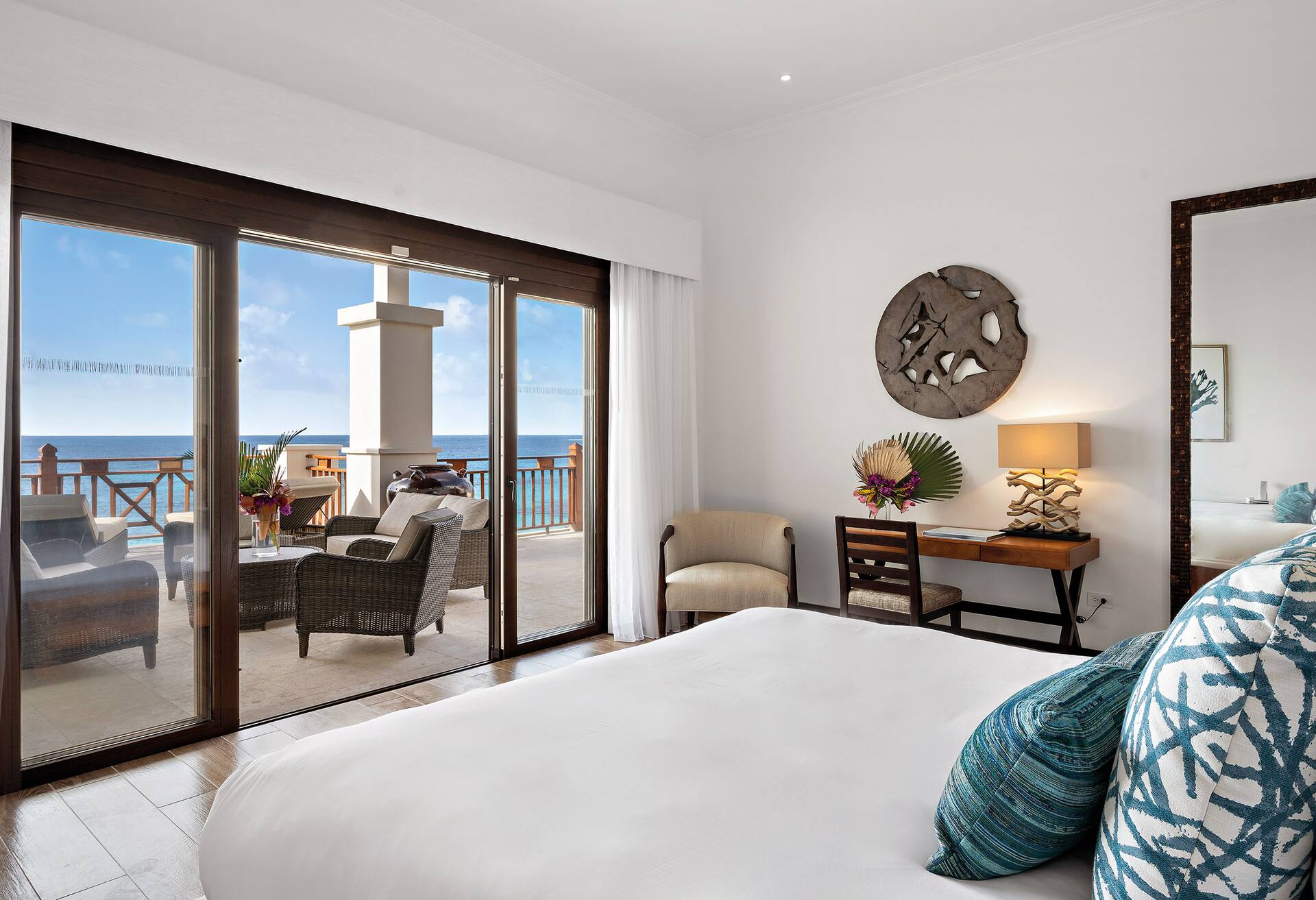 Beachfront Pres Suite 2 Bedroom Pool/kitchen