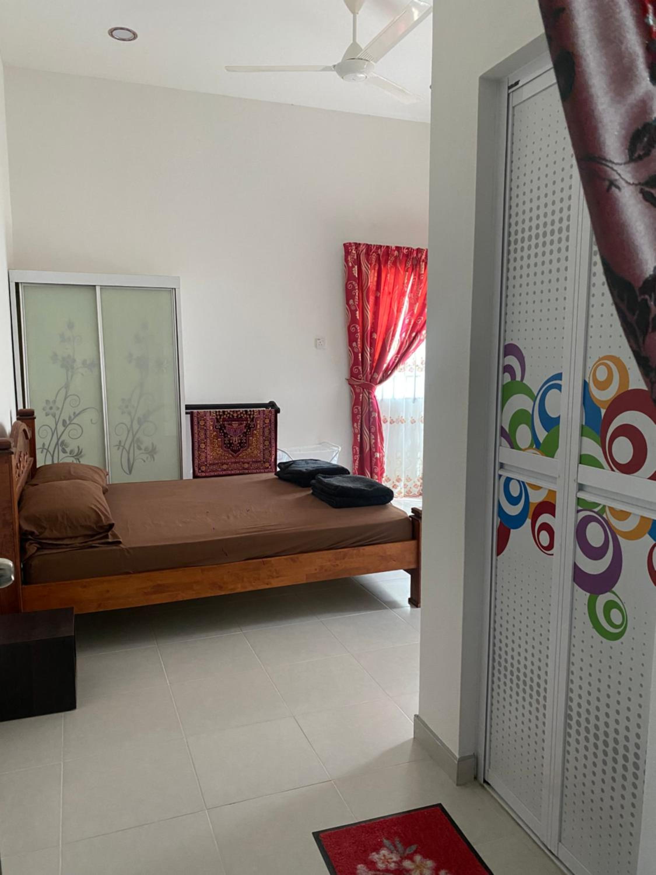 Three-Bedroom House photo 2