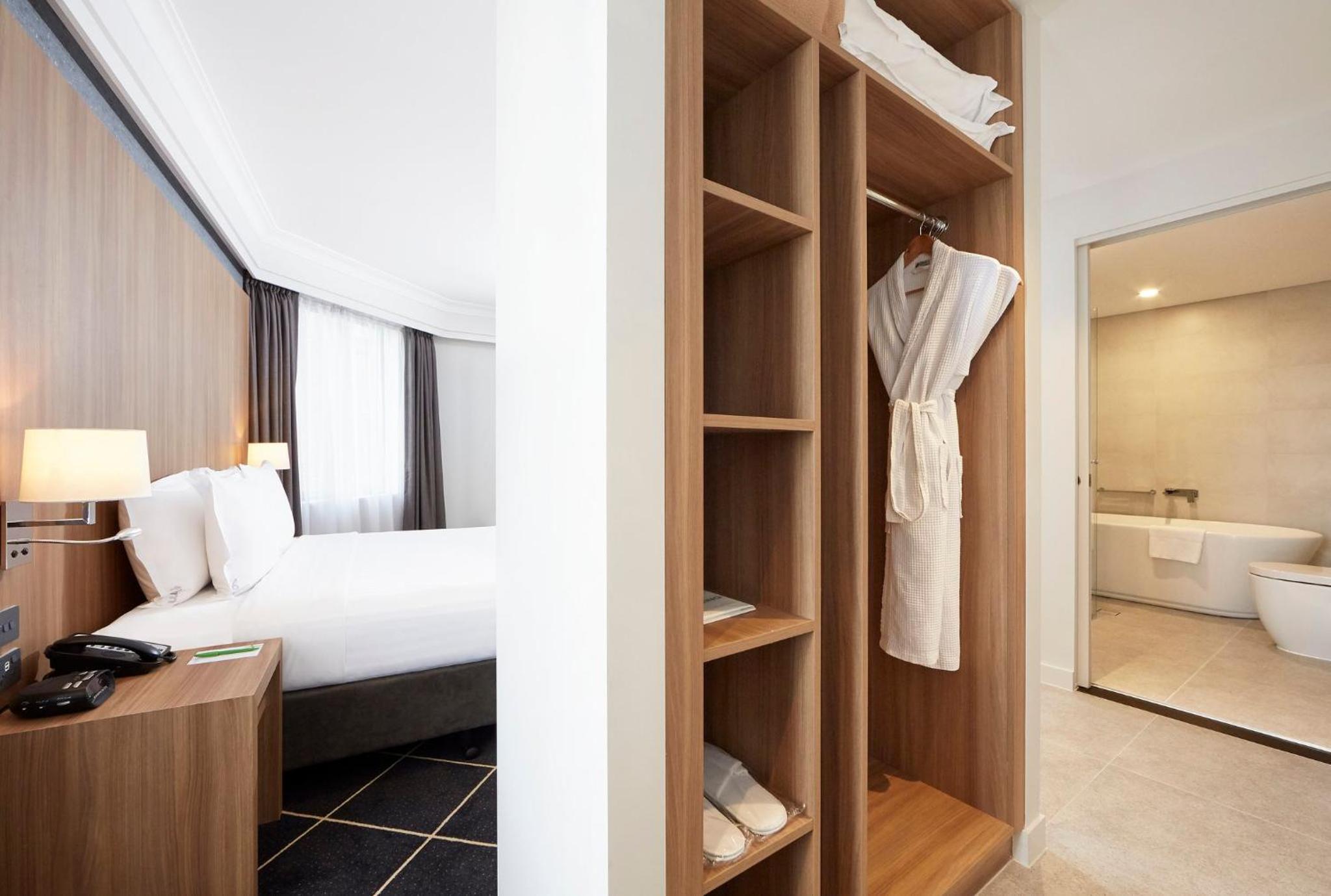 Executive Suite - Photo 5