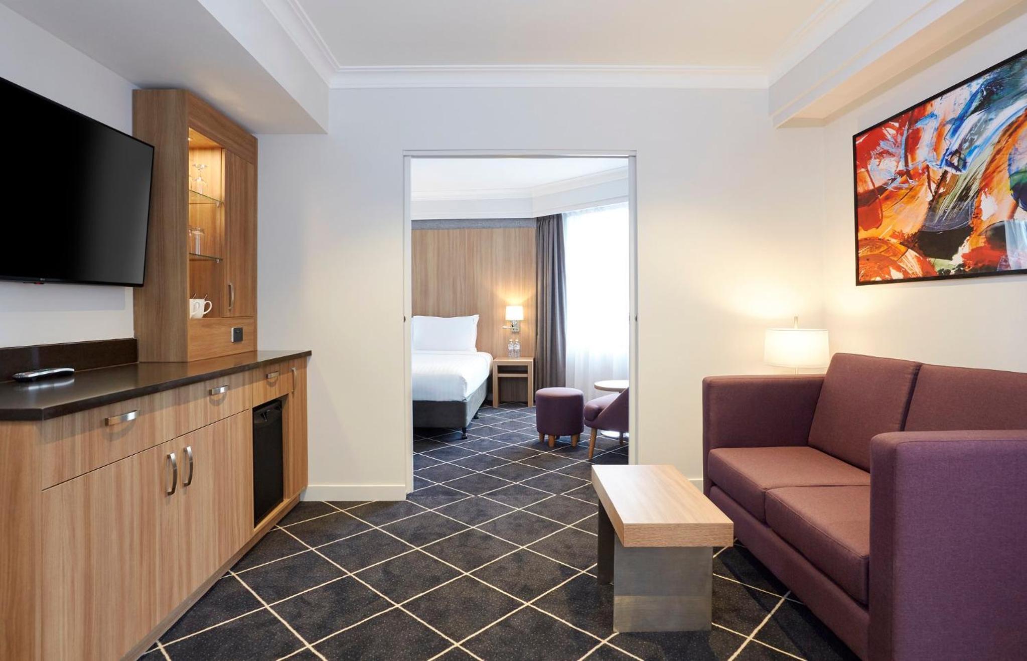 Executive Suite - Photo 11