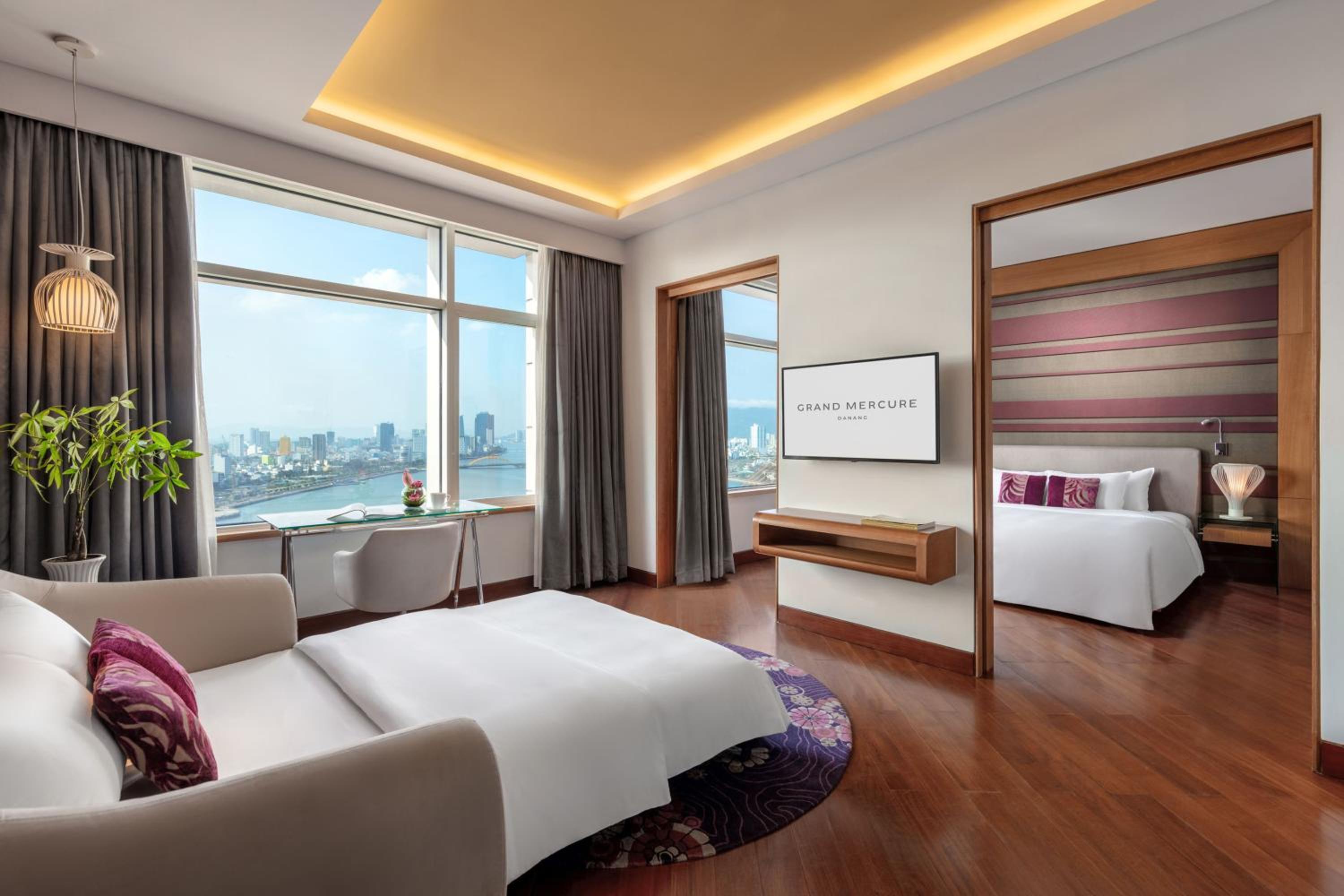 Executive Suite with River View - High floor with Executive Lounge access - Photo 11