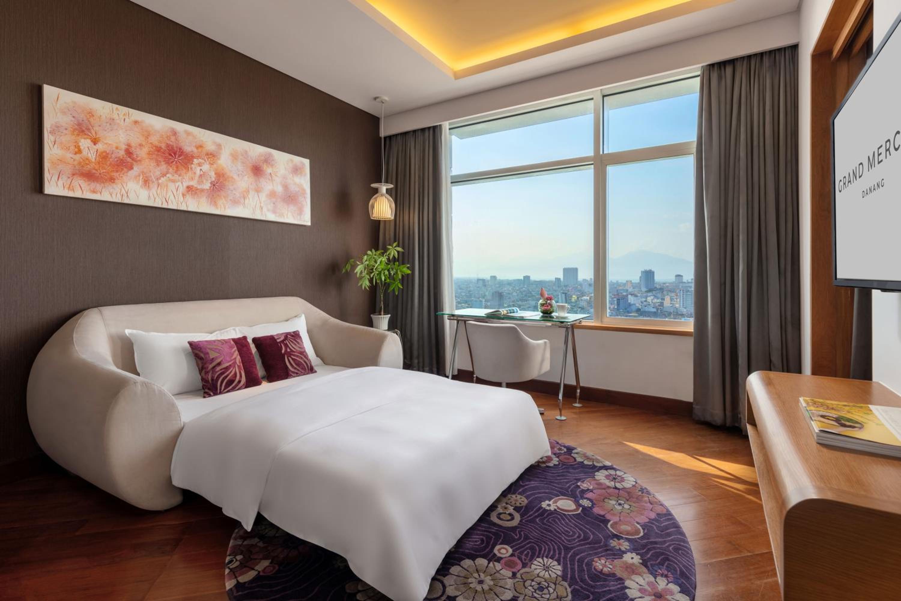 Family Suite - High Floor with Executive Lounge access - Photo 21