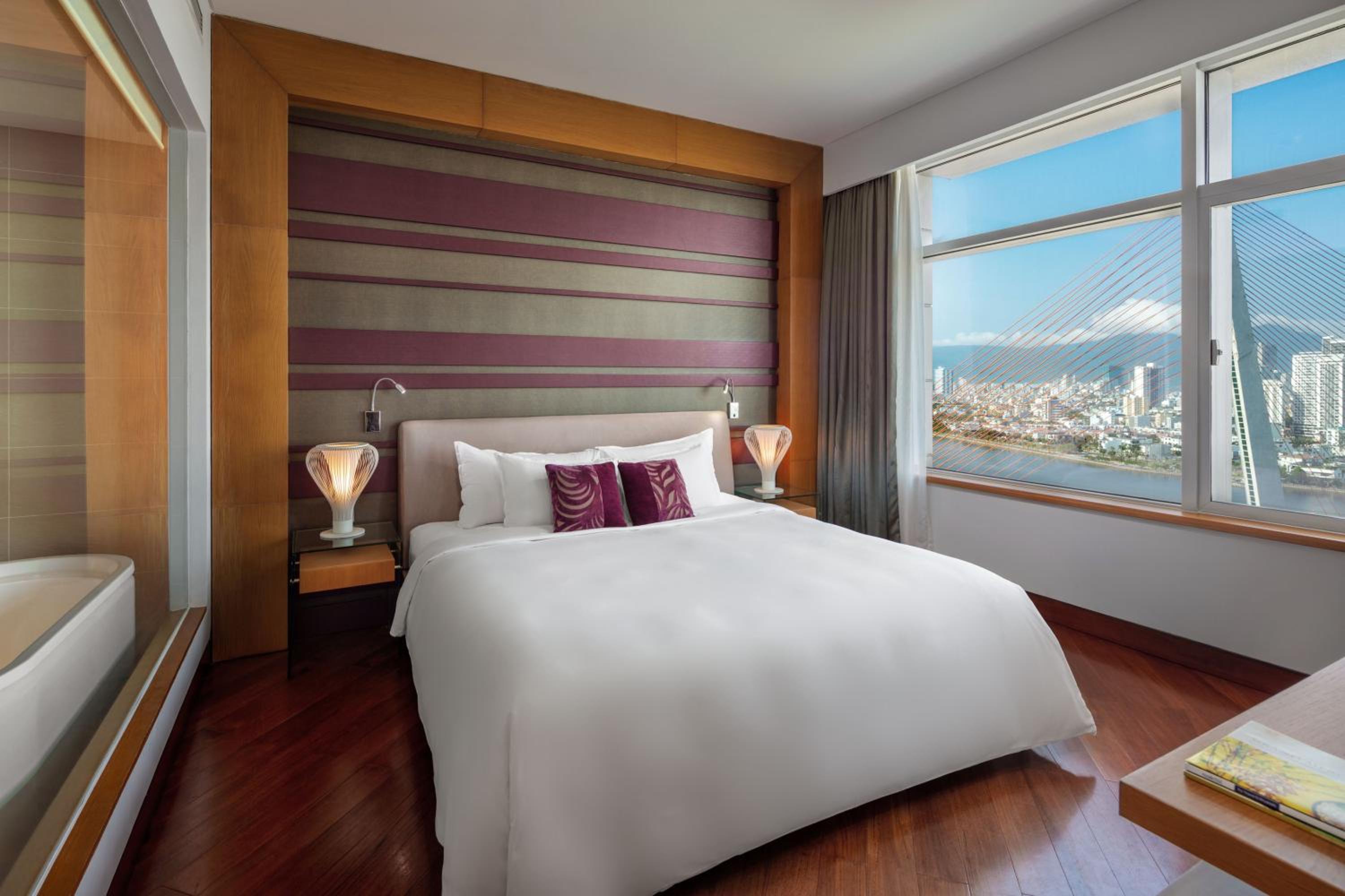 Executive Suite with River View - High floor with Executive Lounge access - Photo 13