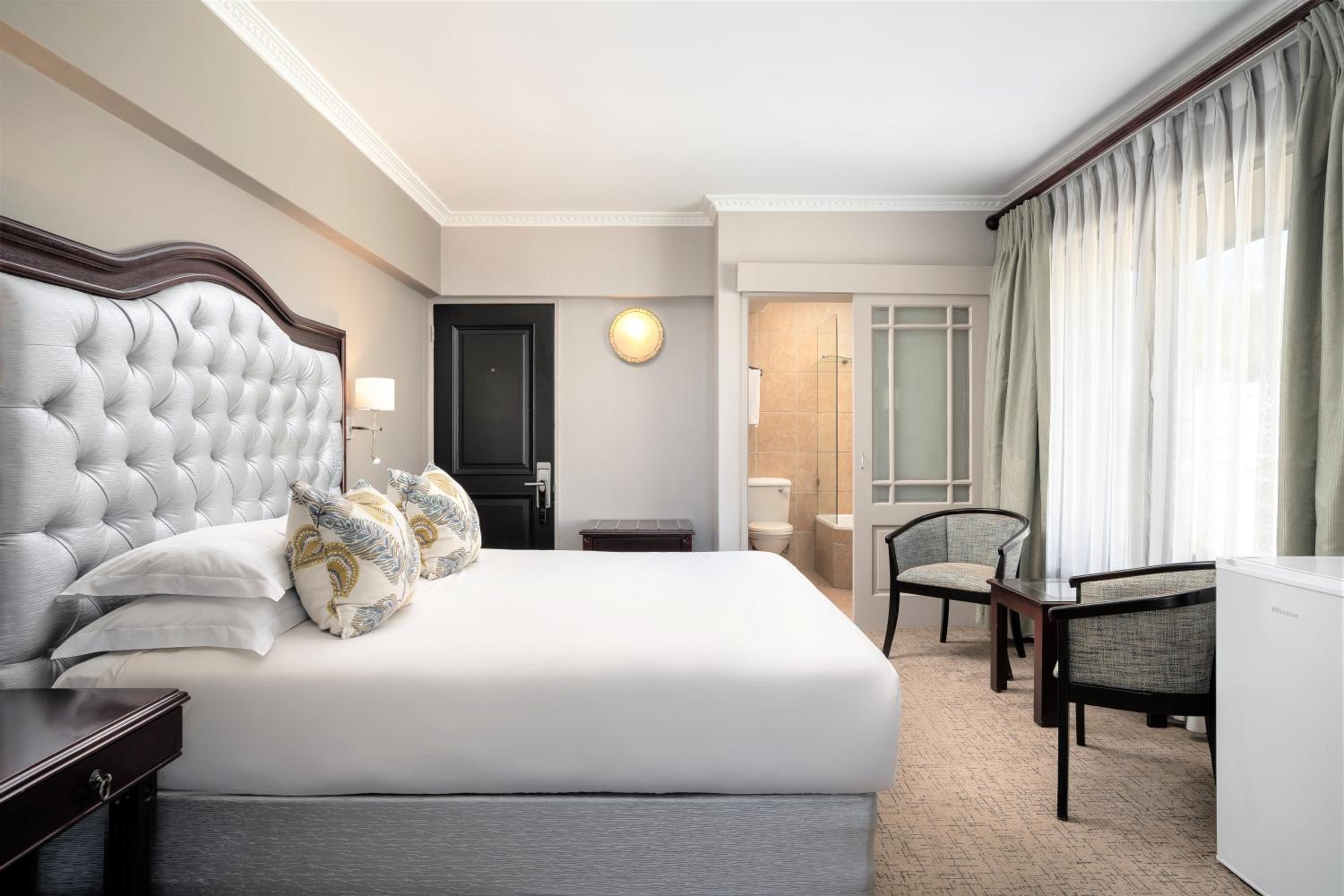 Deluxe Room with King Bed - Photo 1