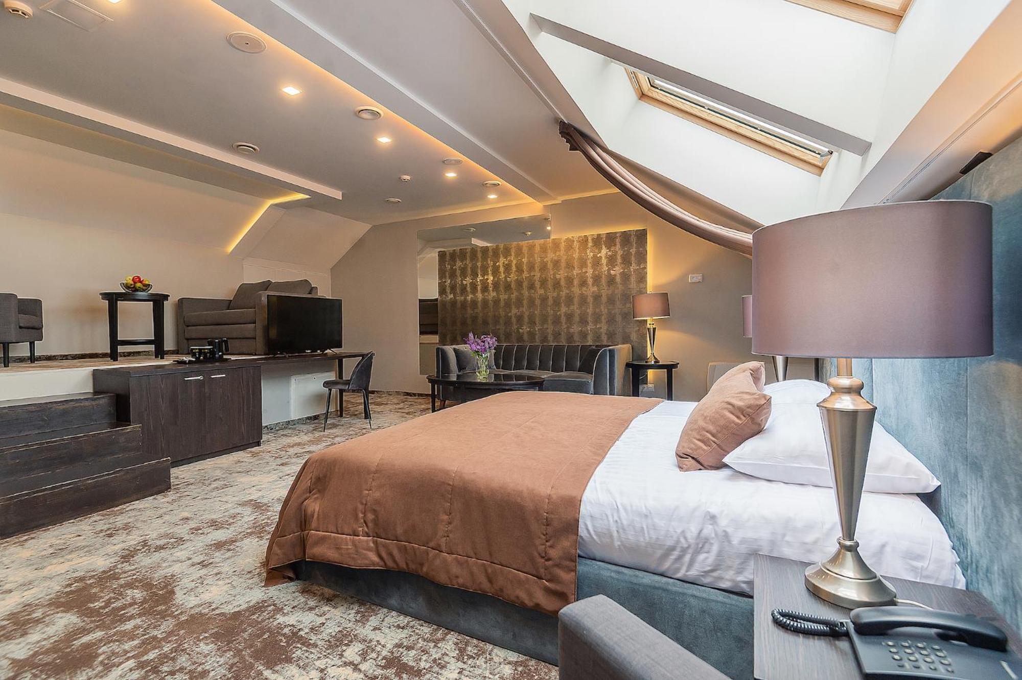 Attic Suite - Photo 2
