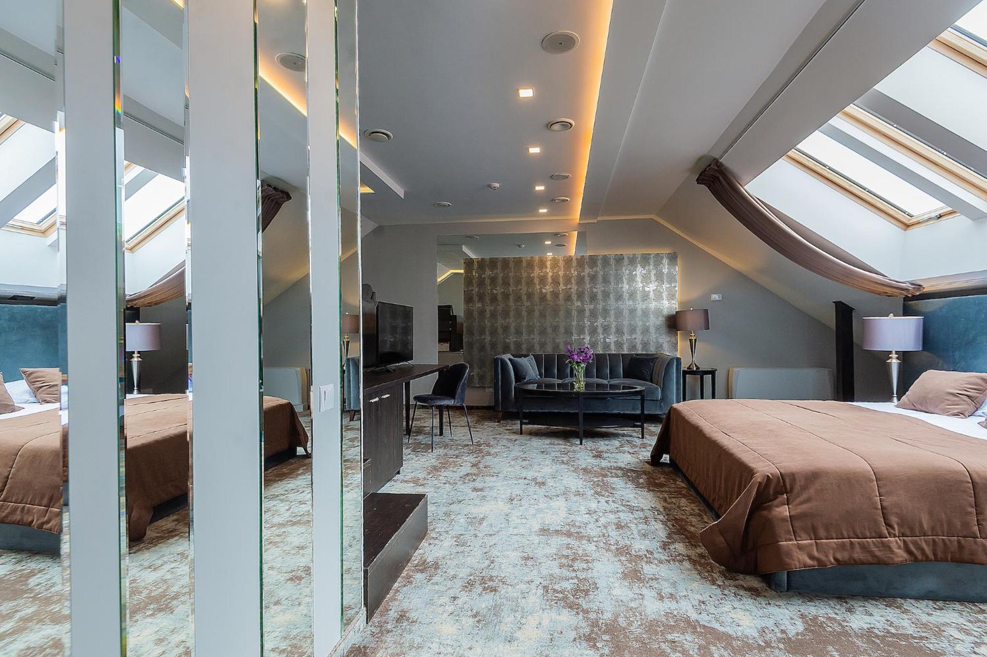 Attic Suite - Photo 5