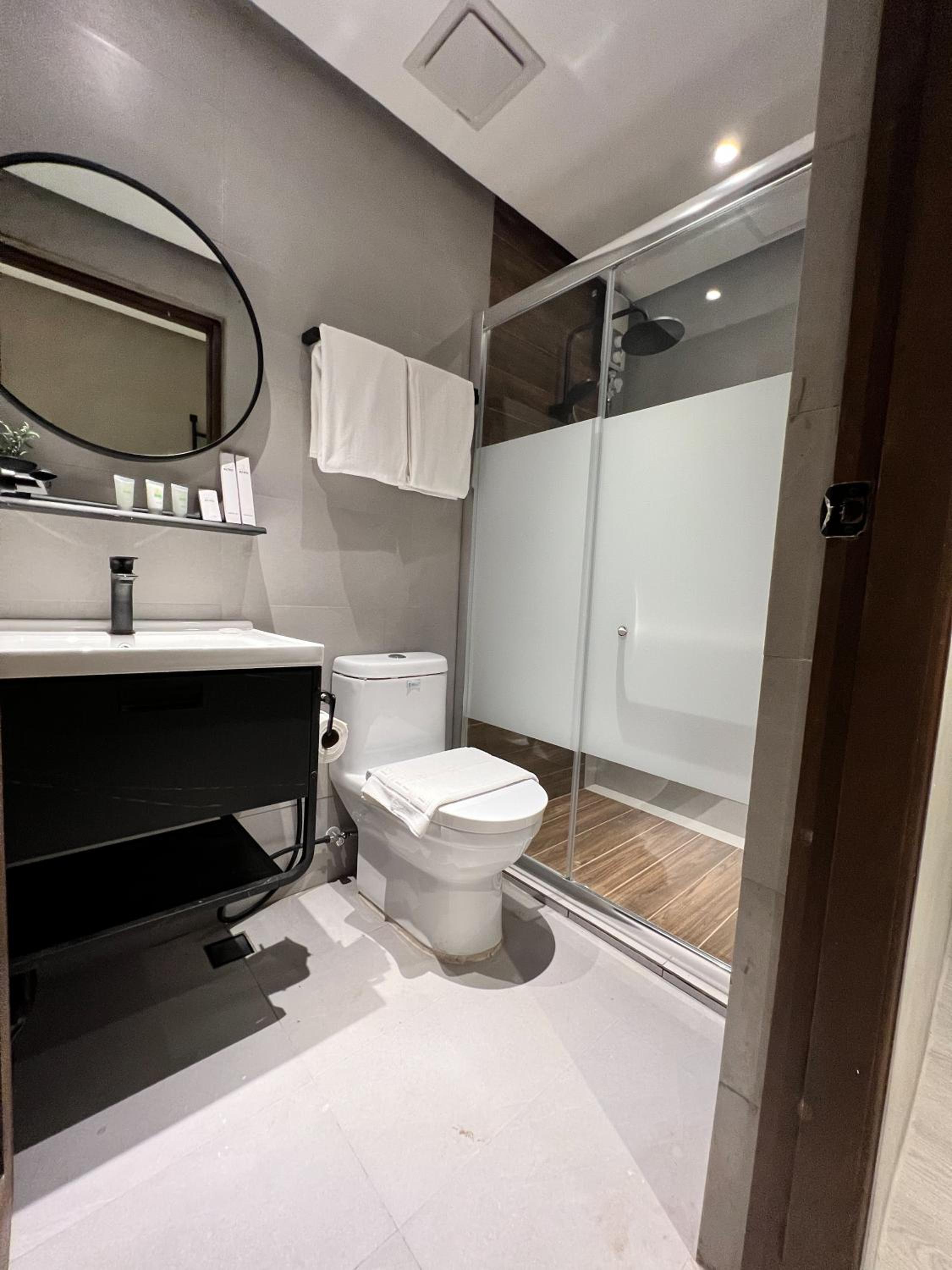 Deluxe Queen Room - Photo 3