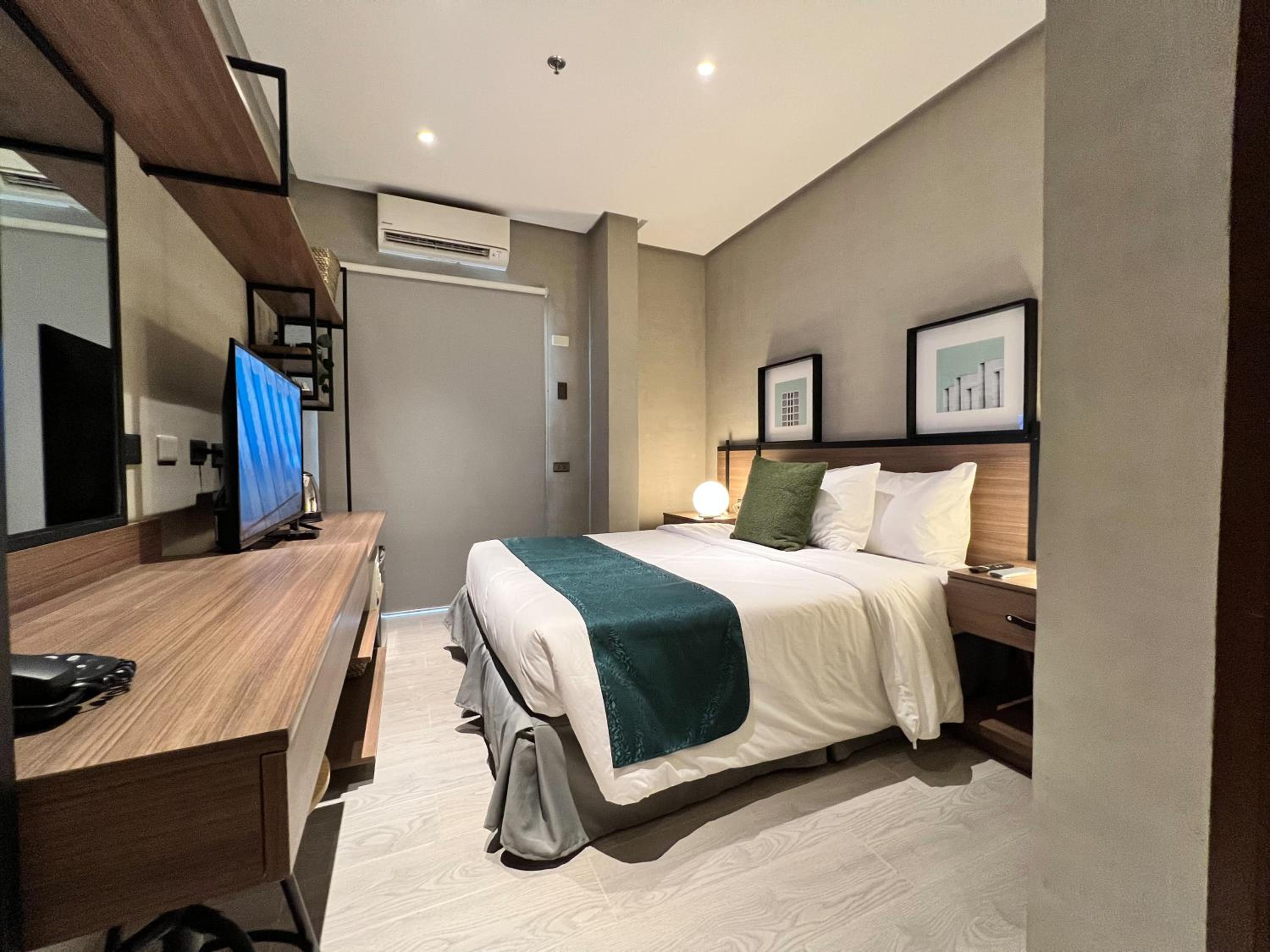 Deluxe Queen Room - Photo 4