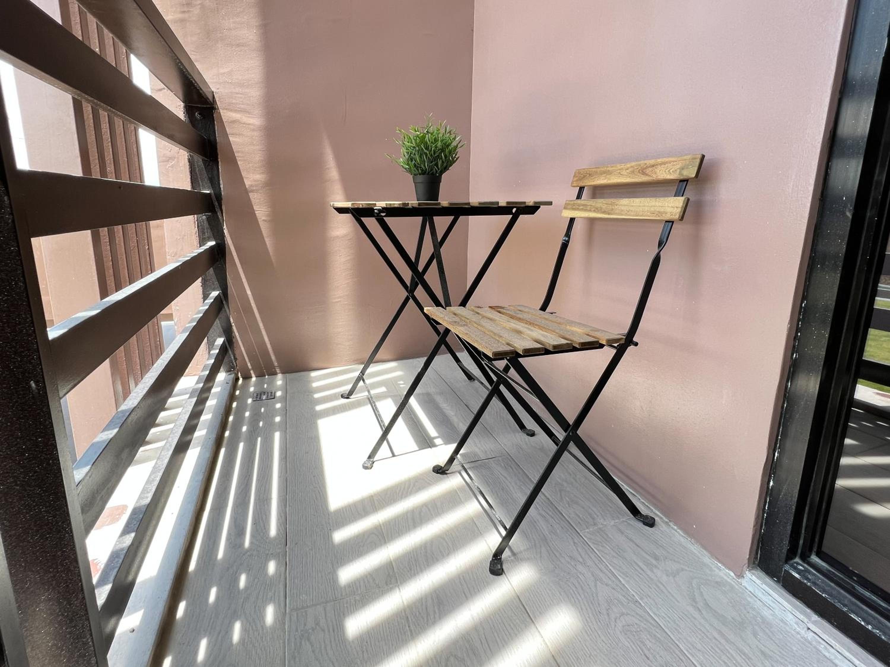 Twin Room with Balcony - Photo 3