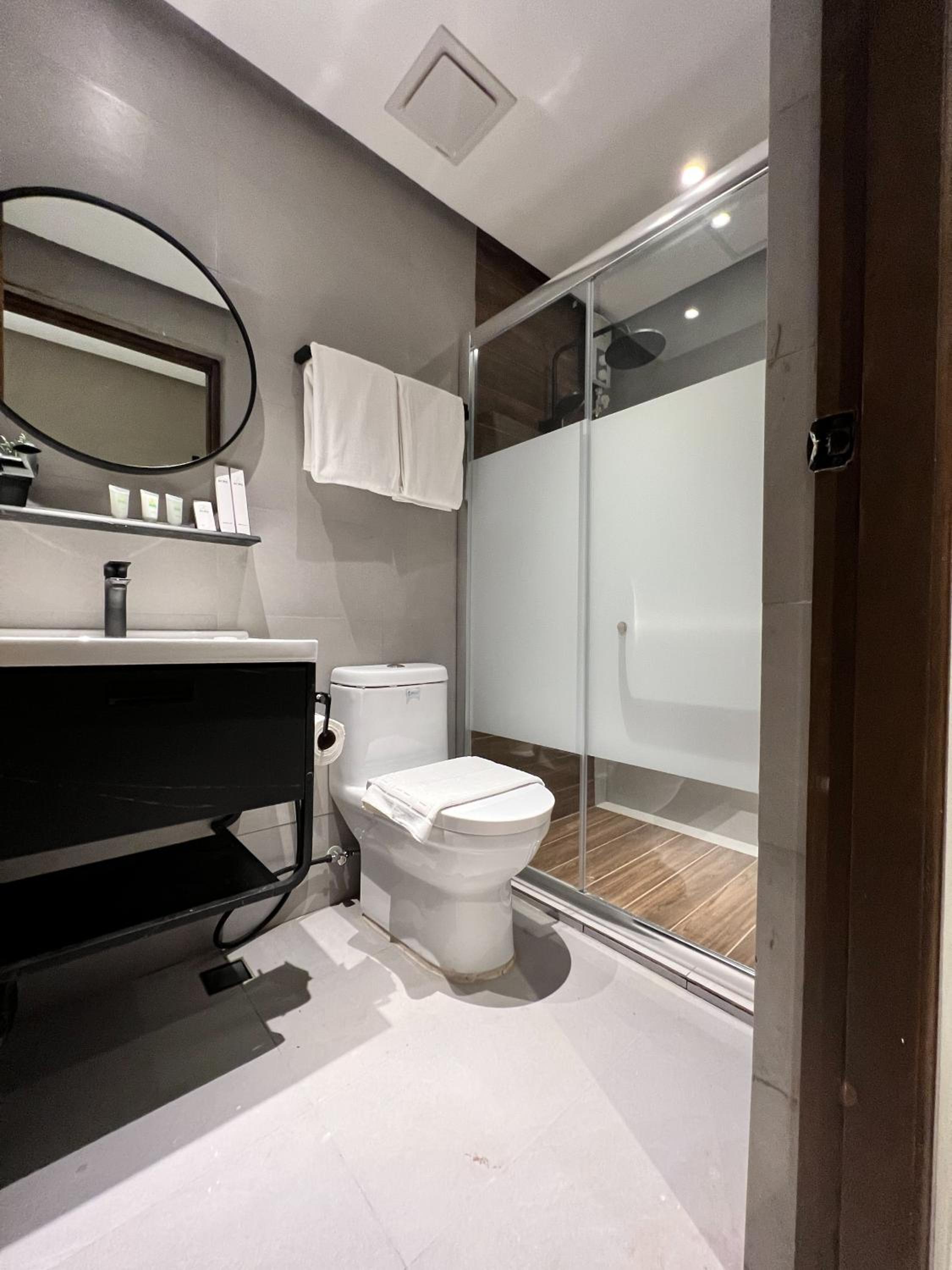 Twin Room with Balcony - Photo 7