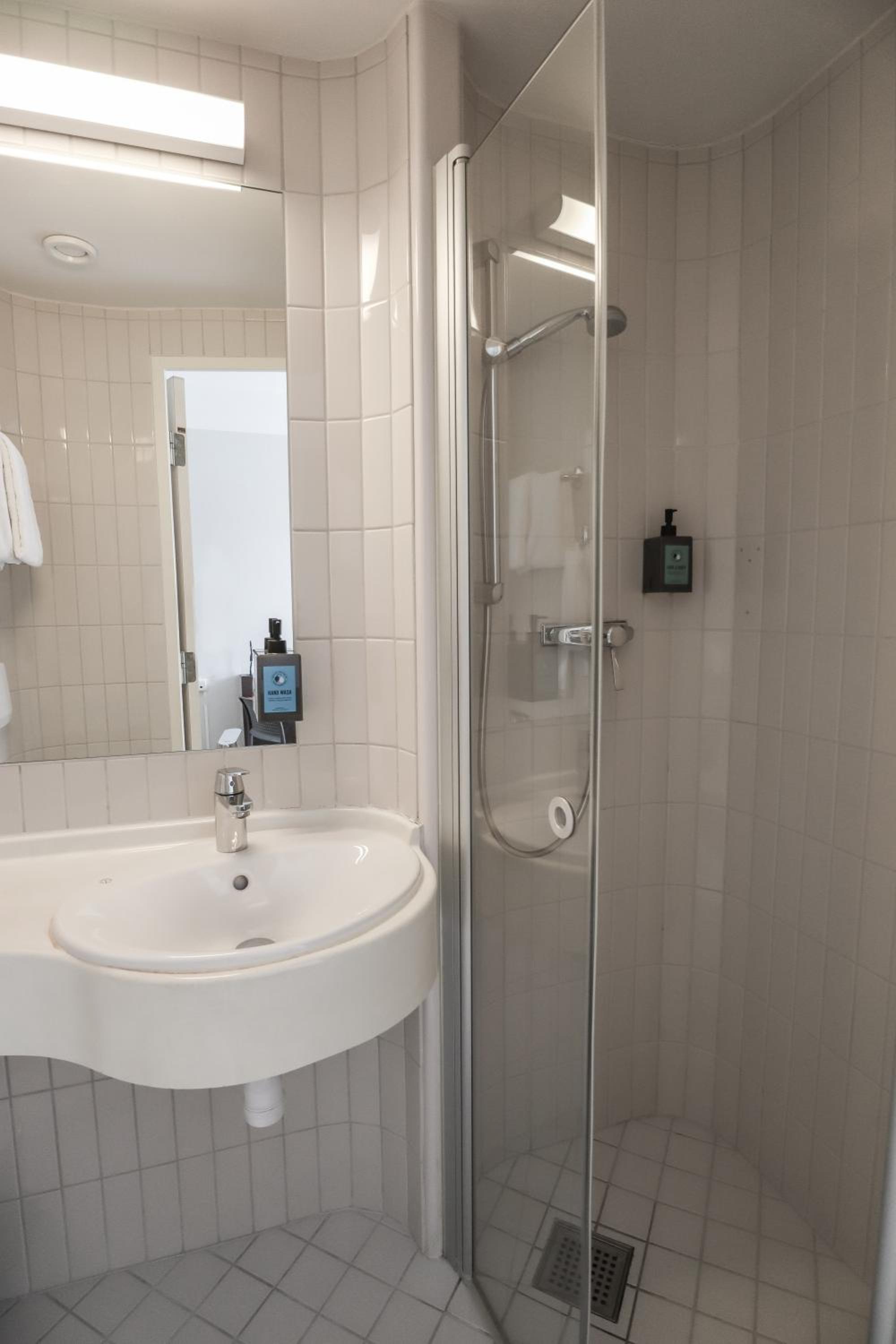 Compact Double Room - Photo 2