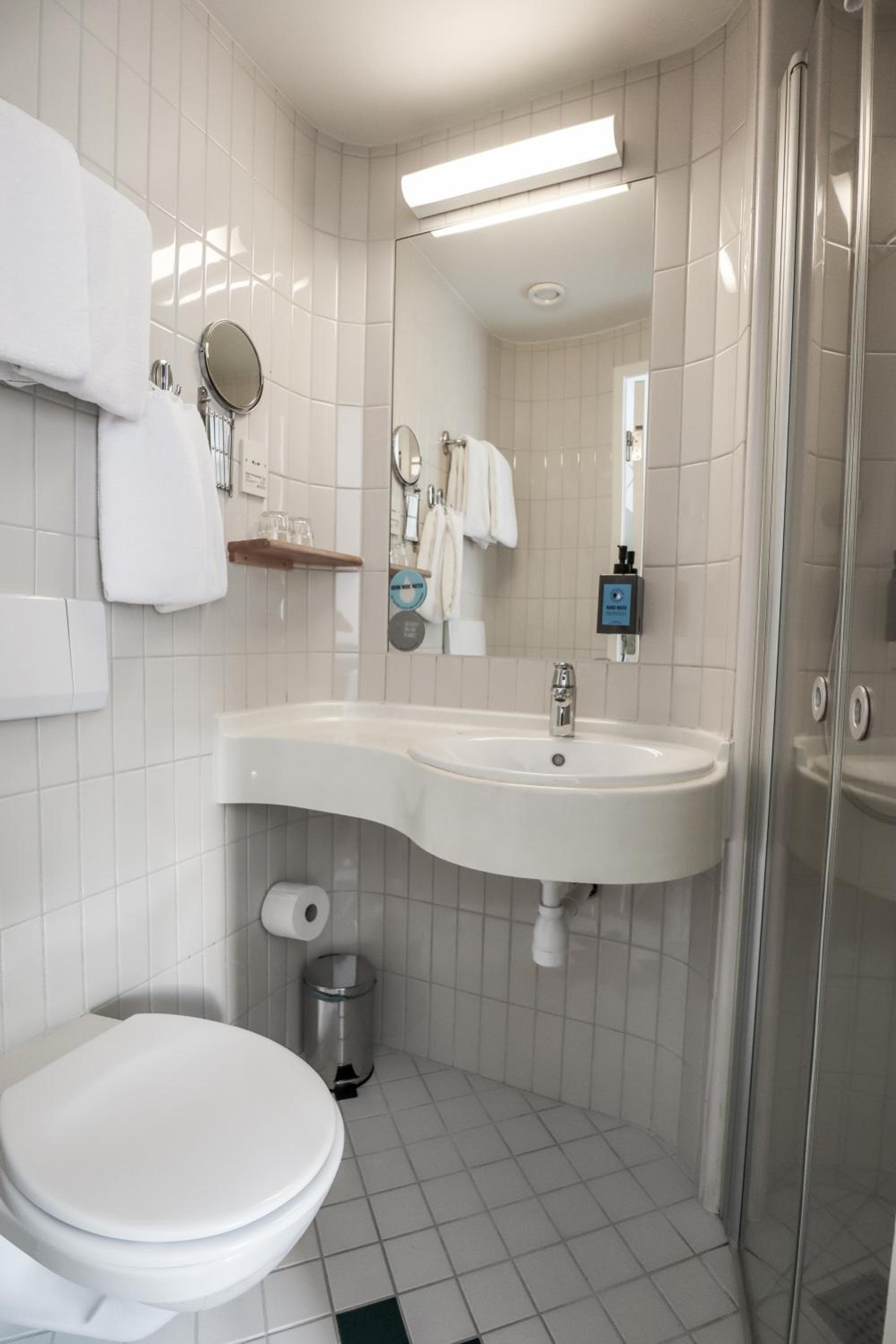 Compact Double Room - Photo 5