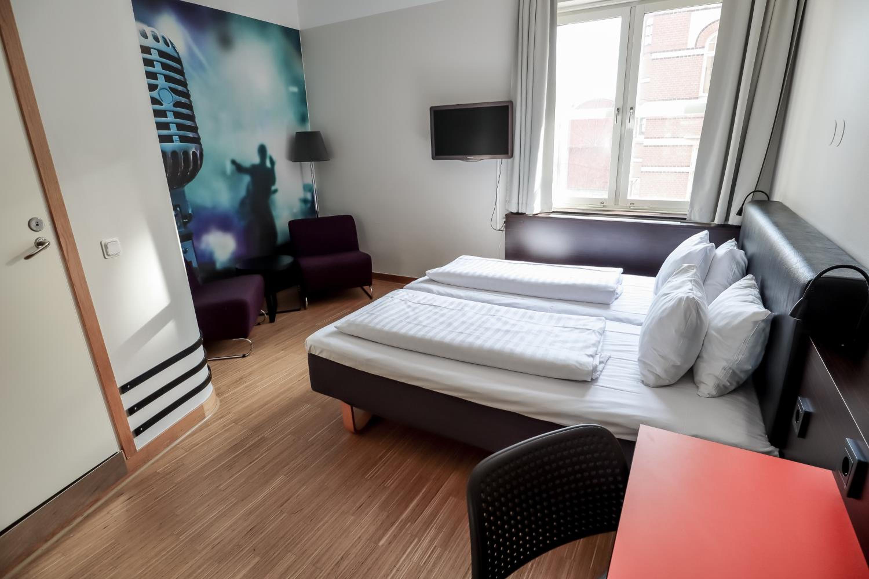 Standard Double Room - Photo 13