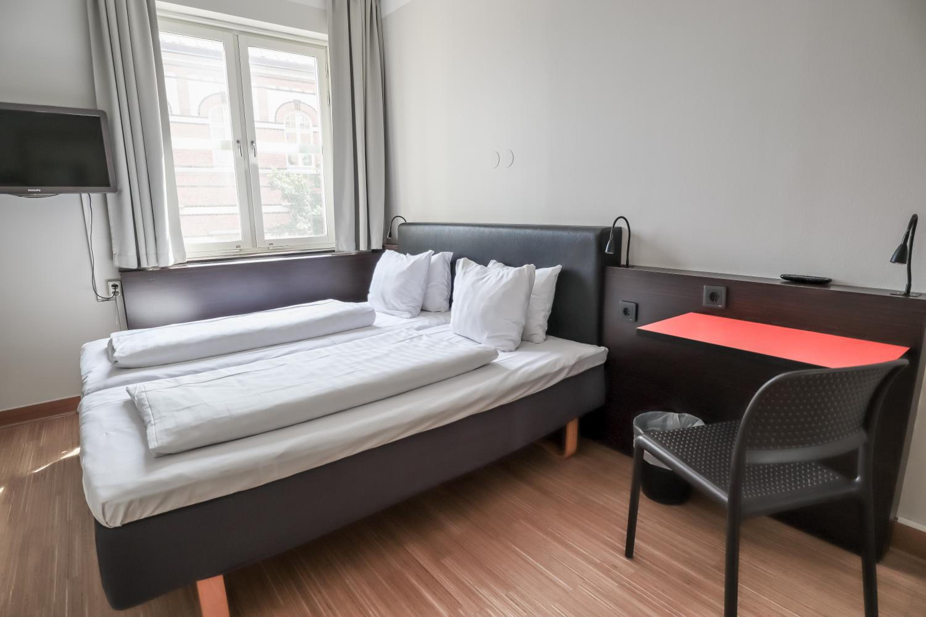 Standard Double Room - Photo 9
