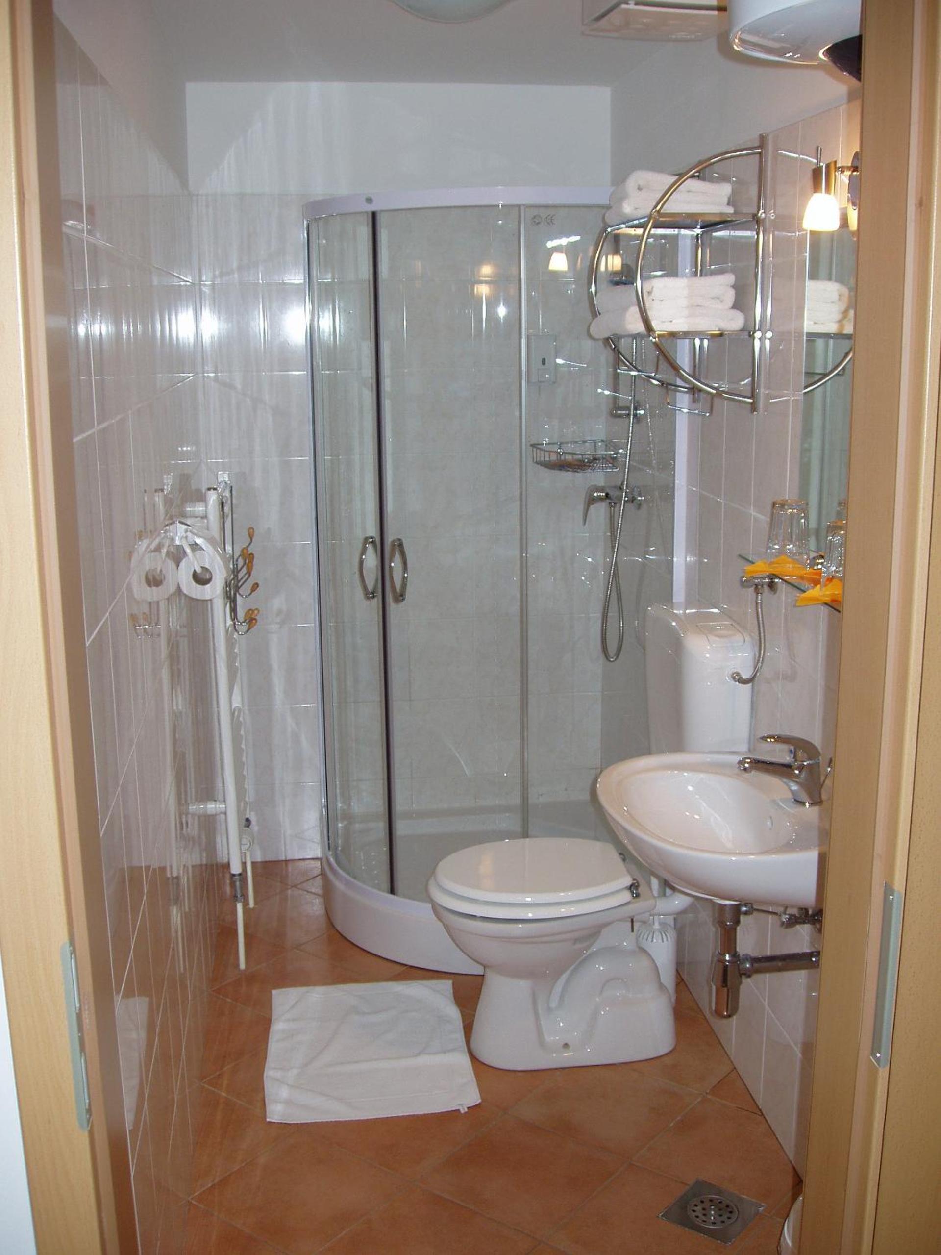 Double Room with Private Bathroom photo 3