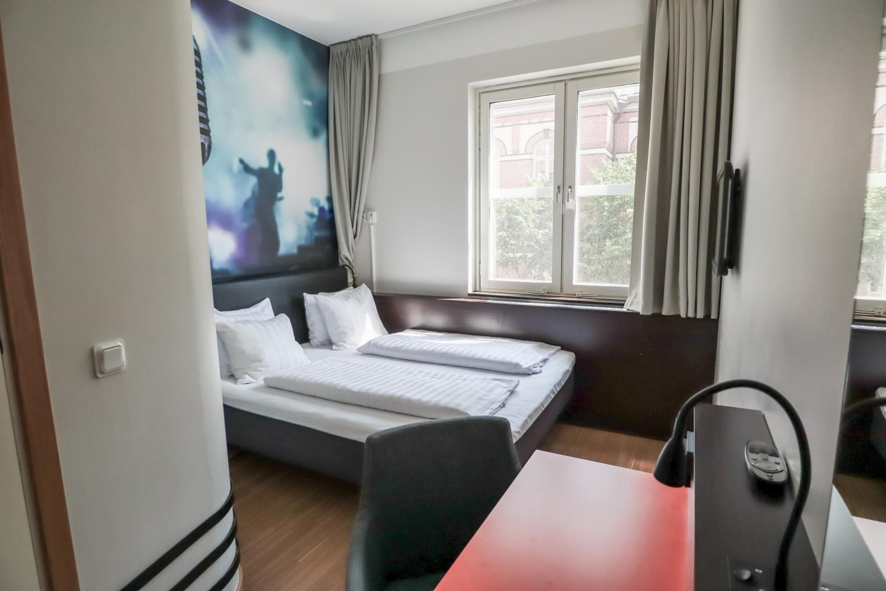 Compact Double Room - Photo 1