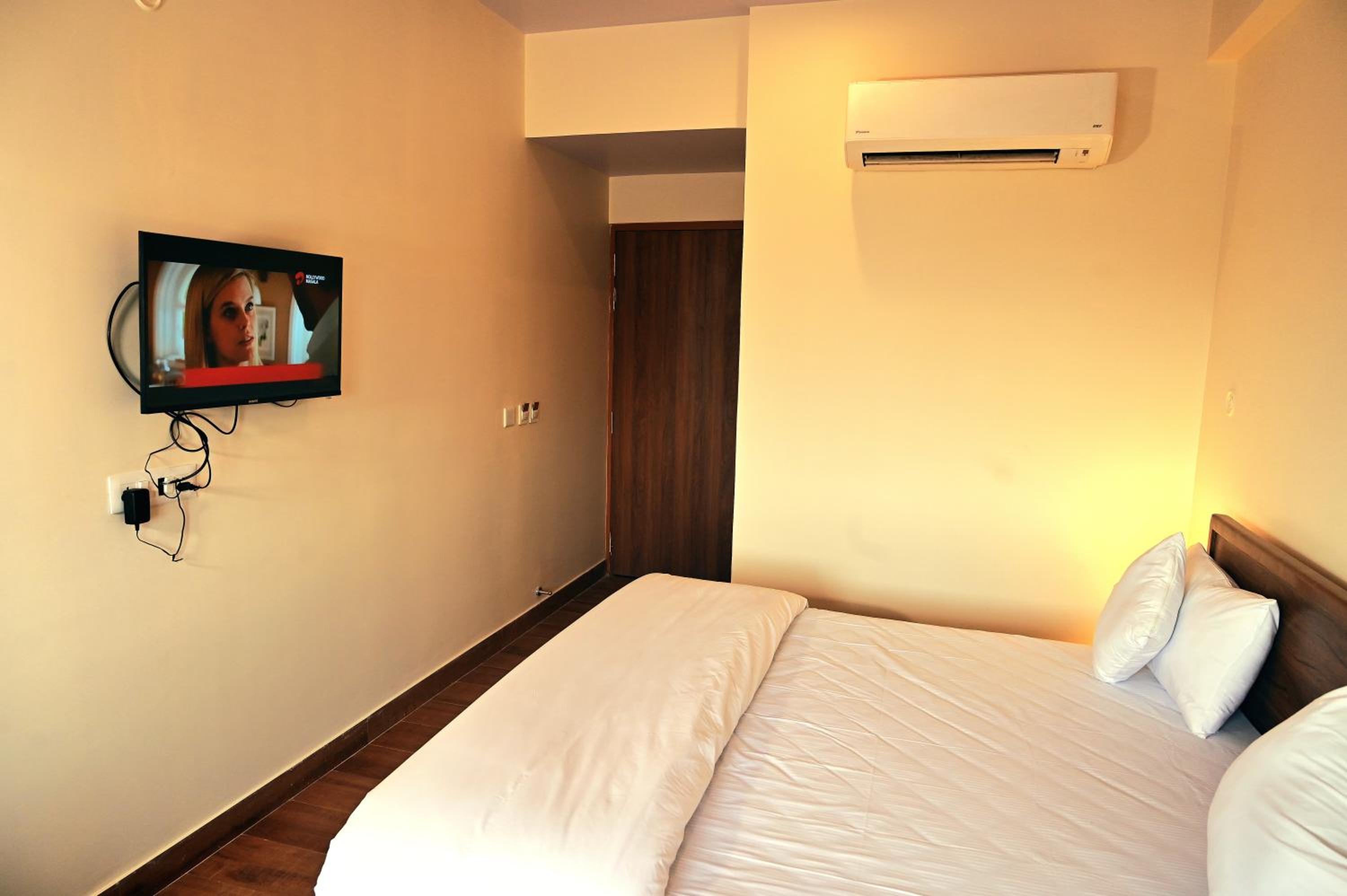 Deluxe Double Room - Photo 16