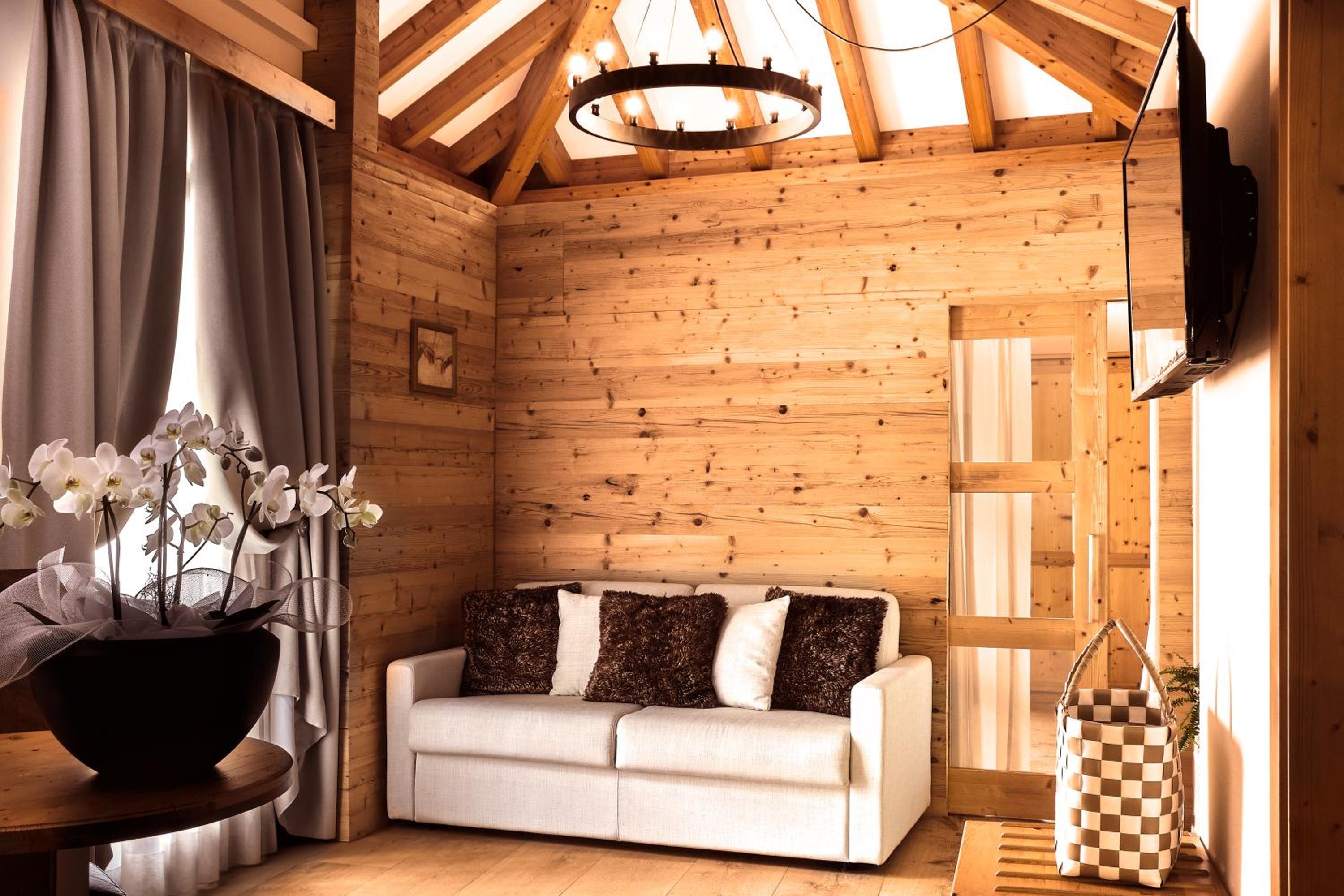 Suite - Photo 5