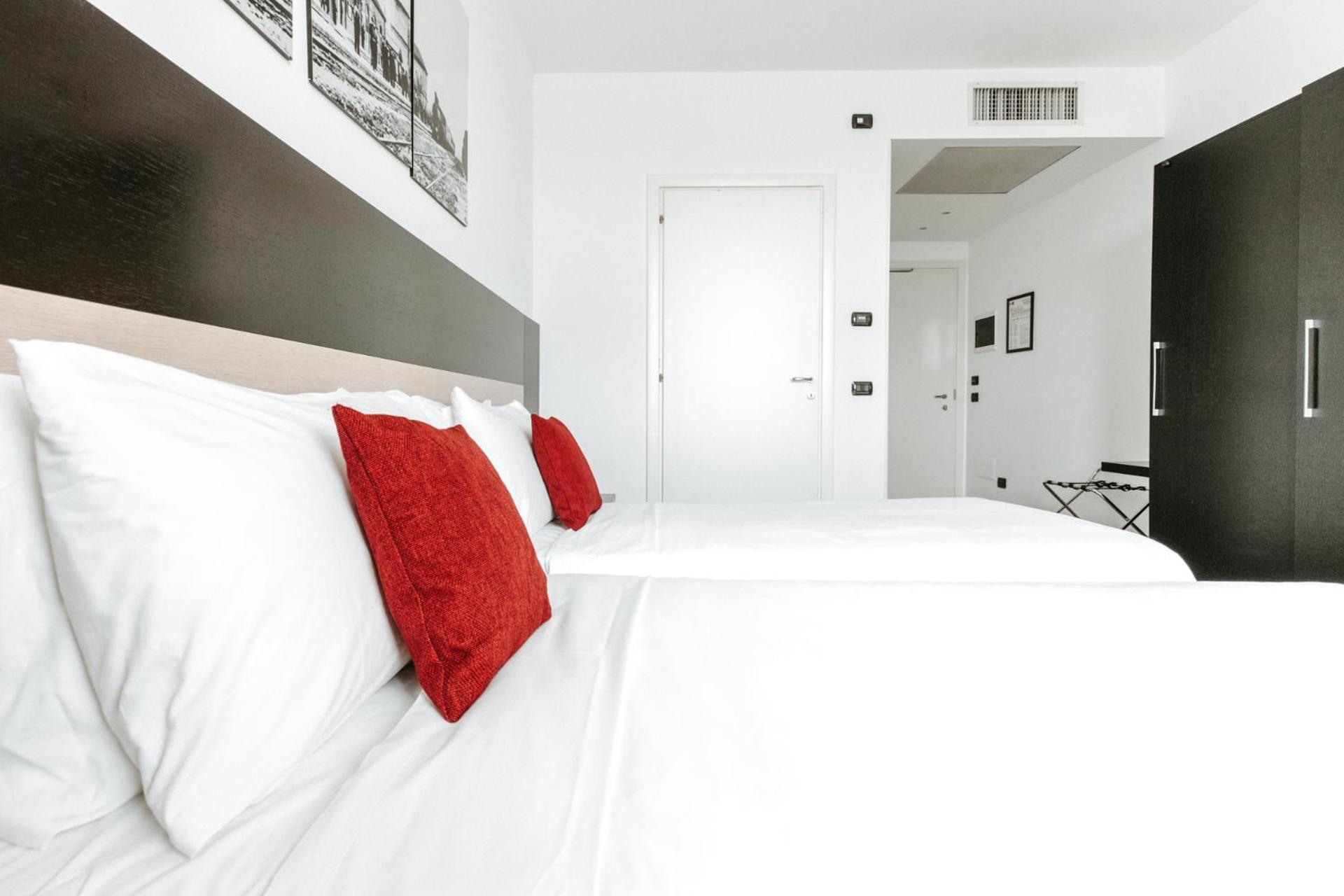 Twin Room - Photo 2