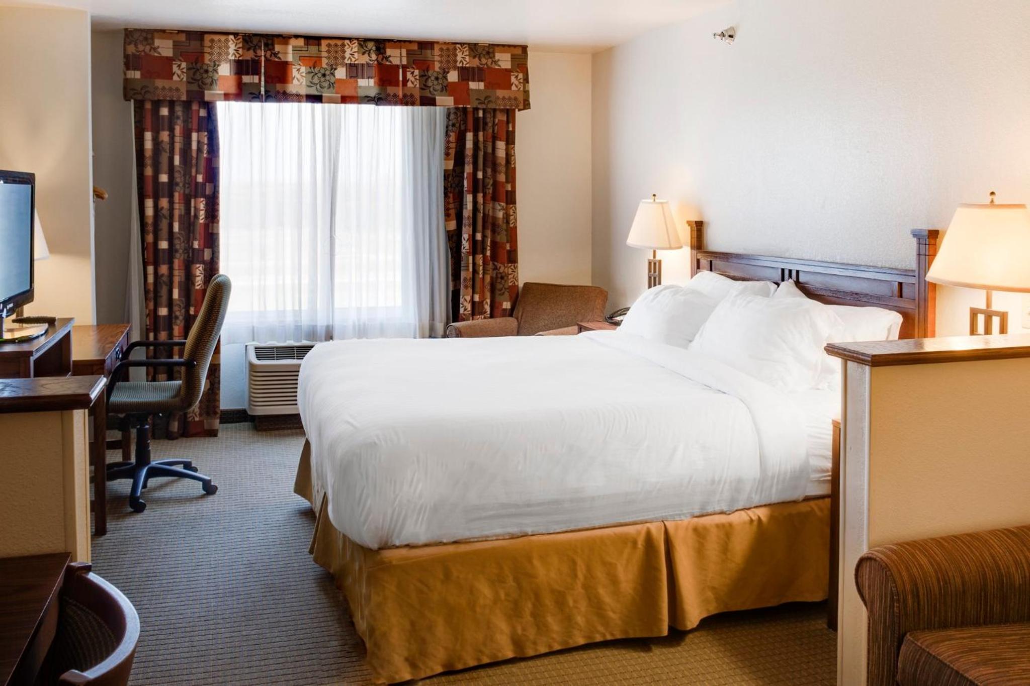 King Suite - Non-Smoking - Photo 1