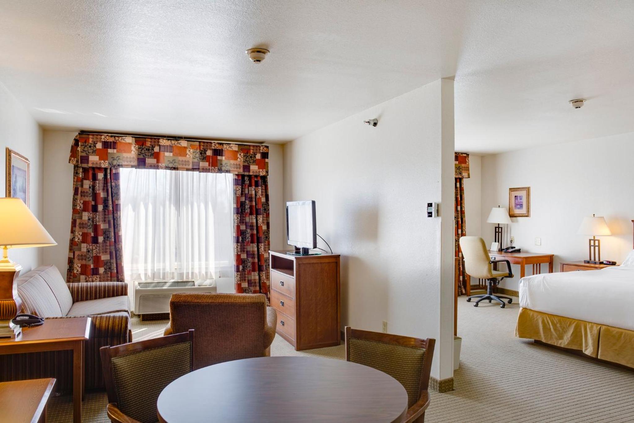 One-Bedroom King Suite - Photo 1