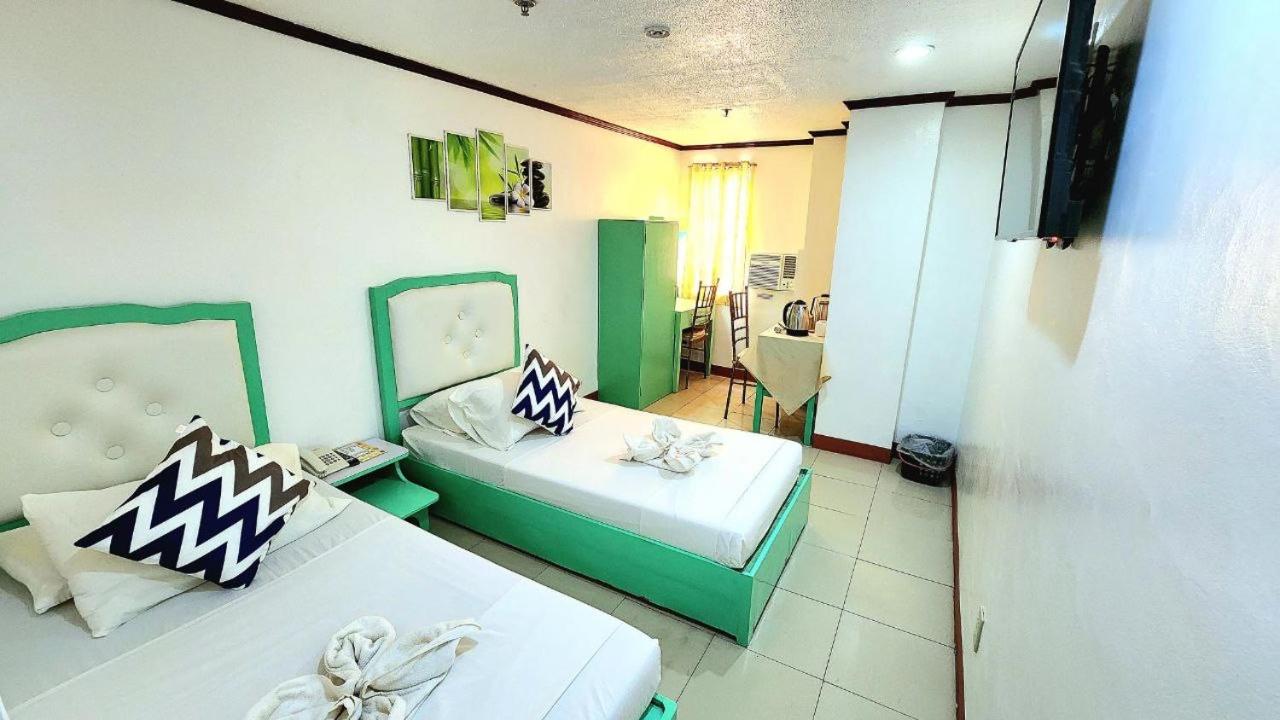 Standard Twin Room - Photo 10