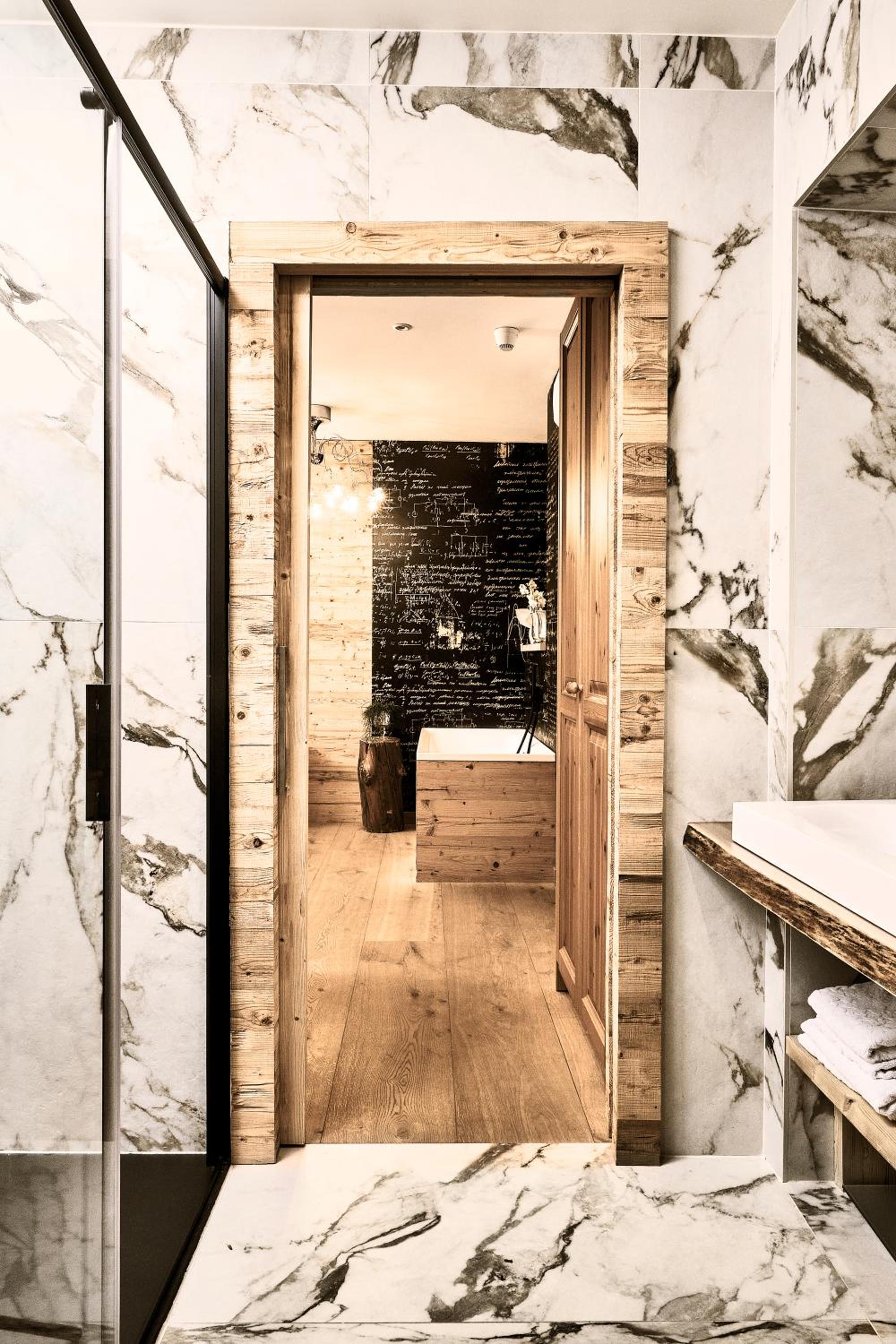 Deluxe Suite - Photo 6