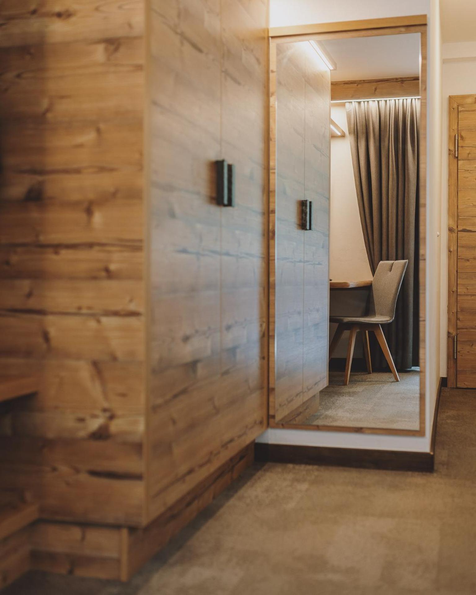 Double Room with Balcony - Photo 2