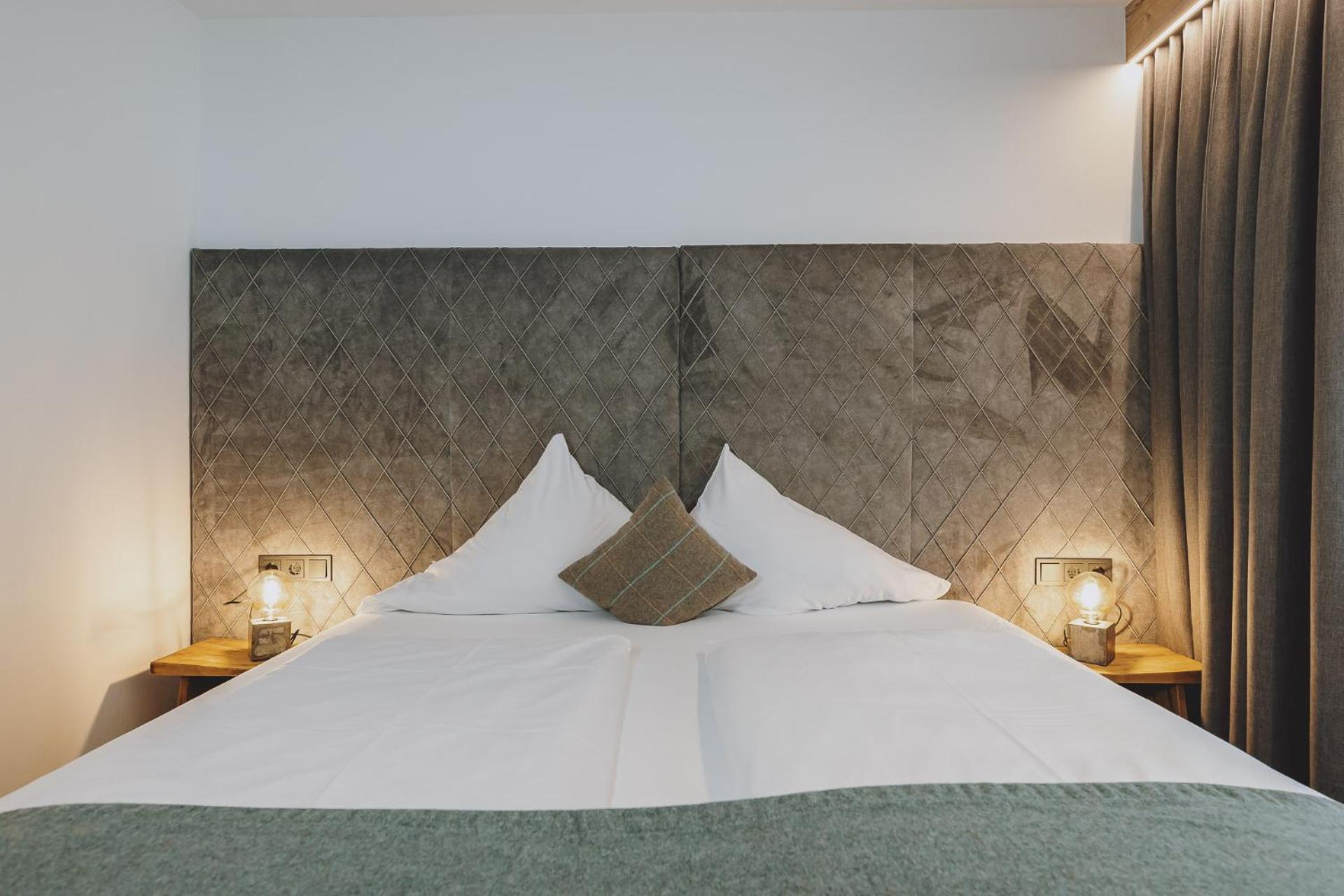 Double Room with Balcony - Photo 6