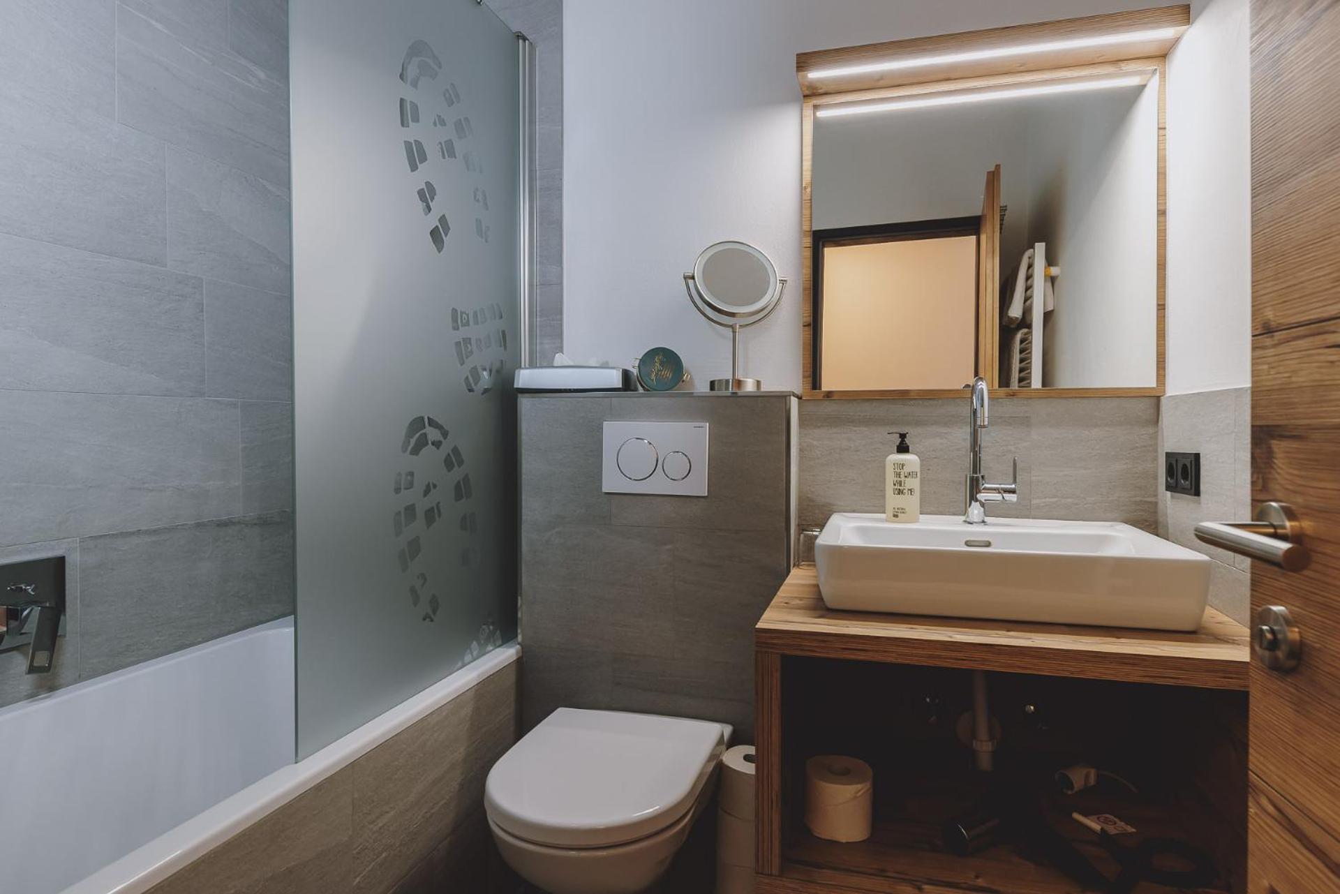 Double Room with Balcony - Photo 7