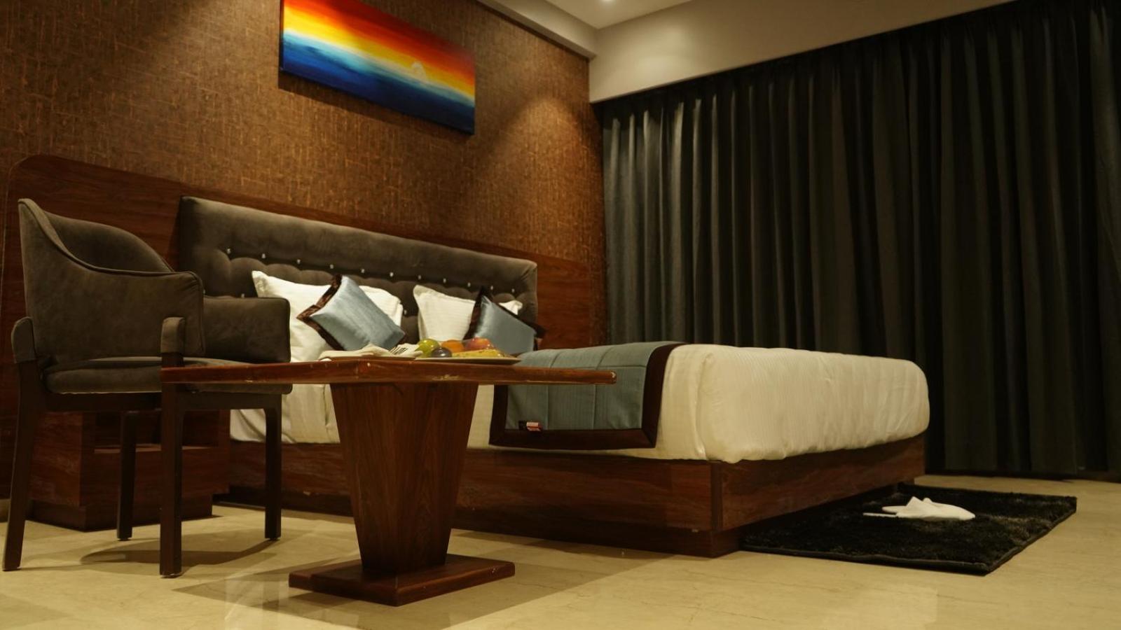 Deluxe Double Room - 2 to 5 mins walk to Sai Baba Temple