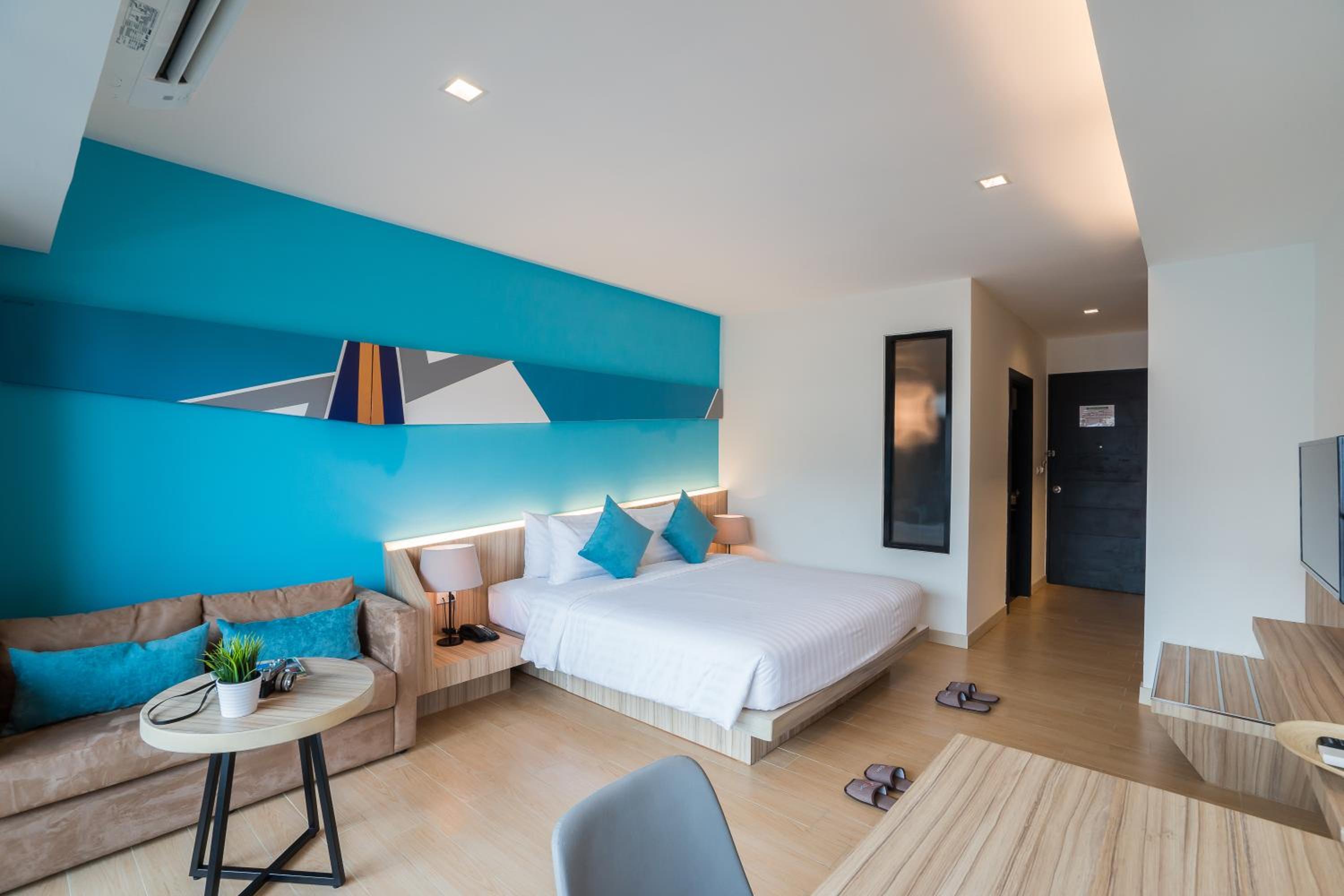 Deluxe Premier Pool View Room photo 3