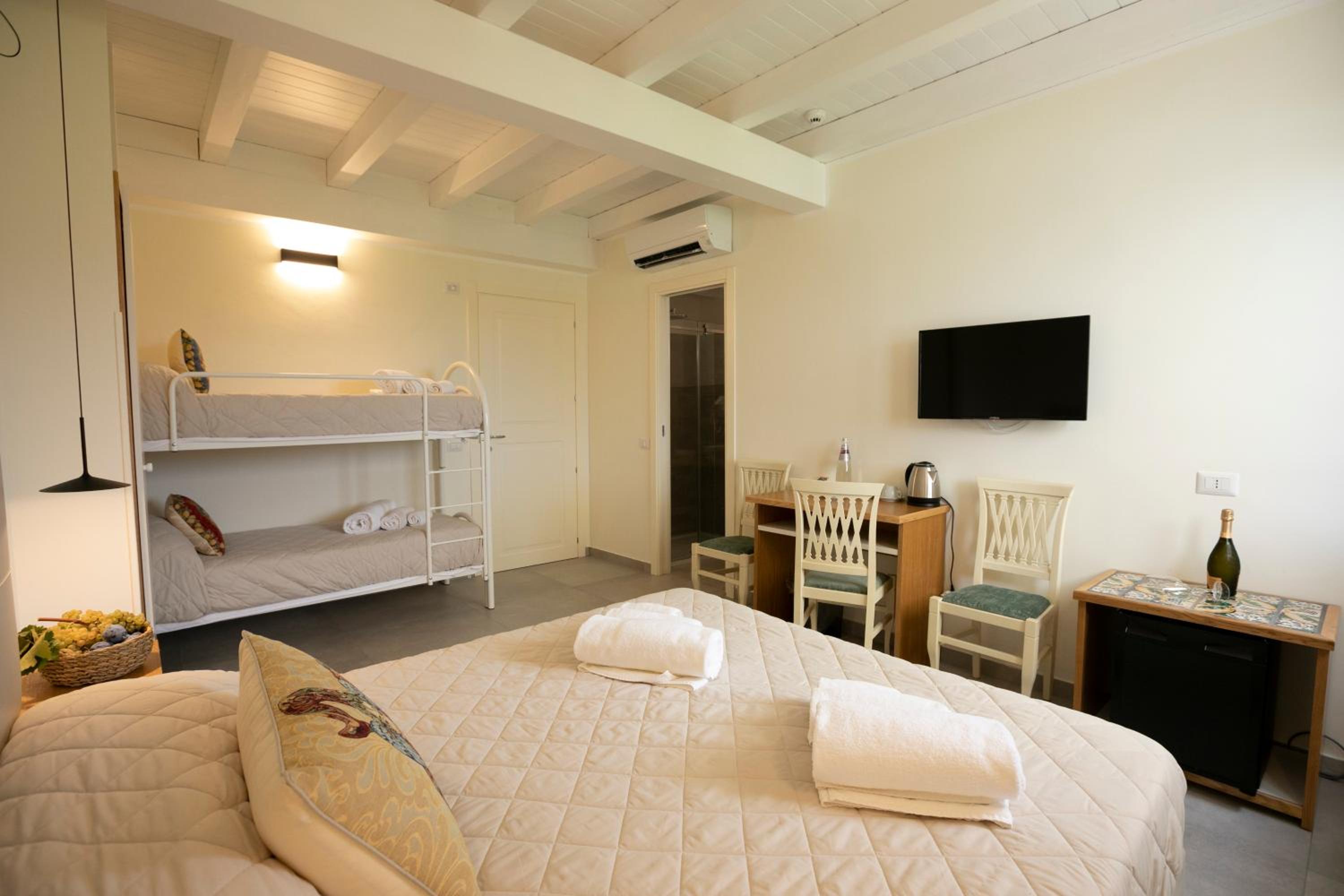 Quadruple Room photo 3