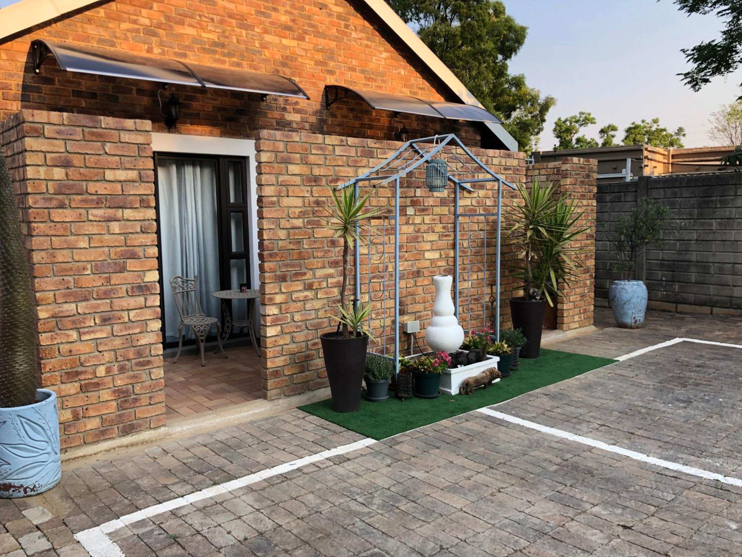 Double Room with Patio photo 3