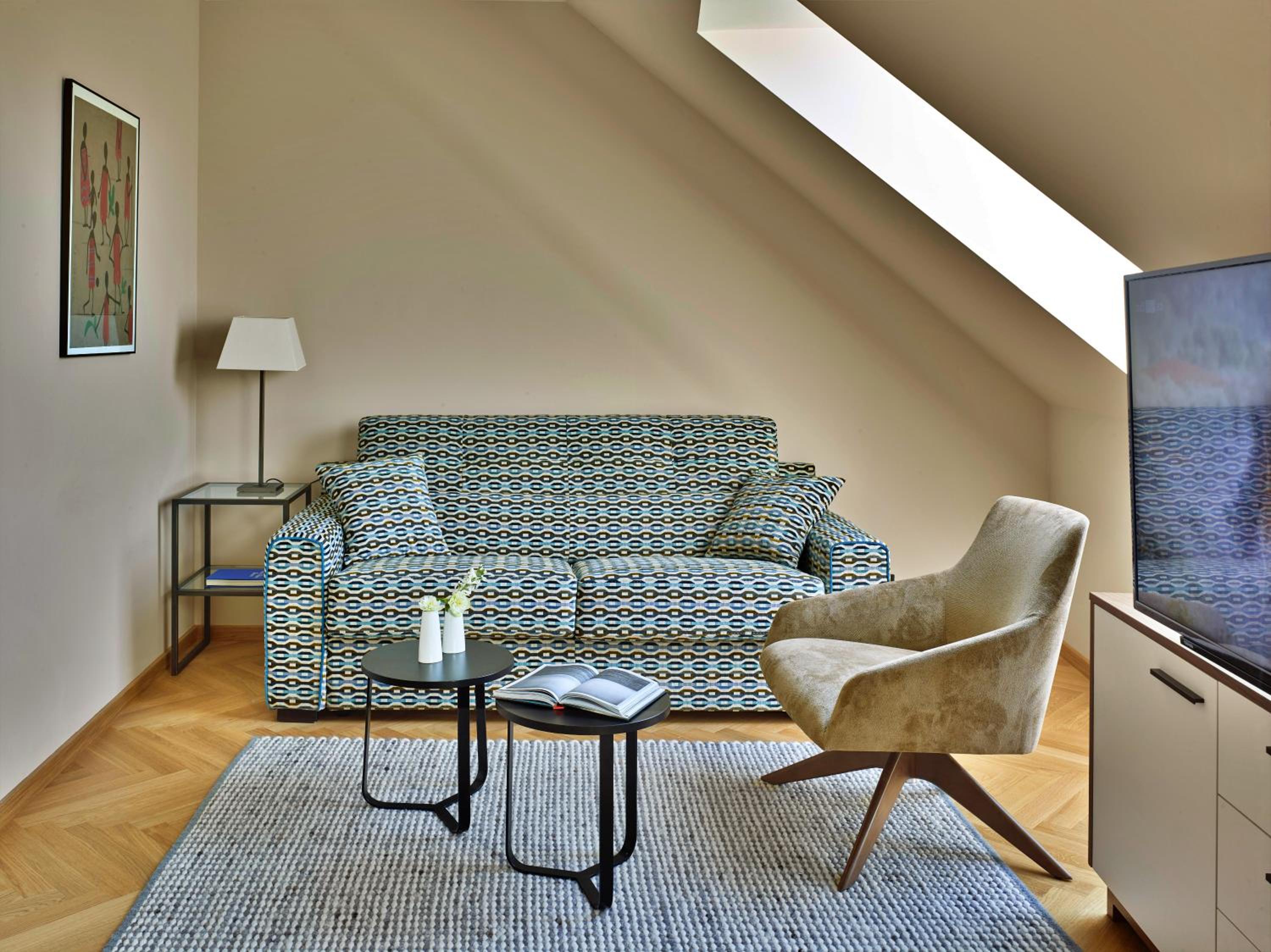 Classic Double Room with Sofa Bed - Photo 8