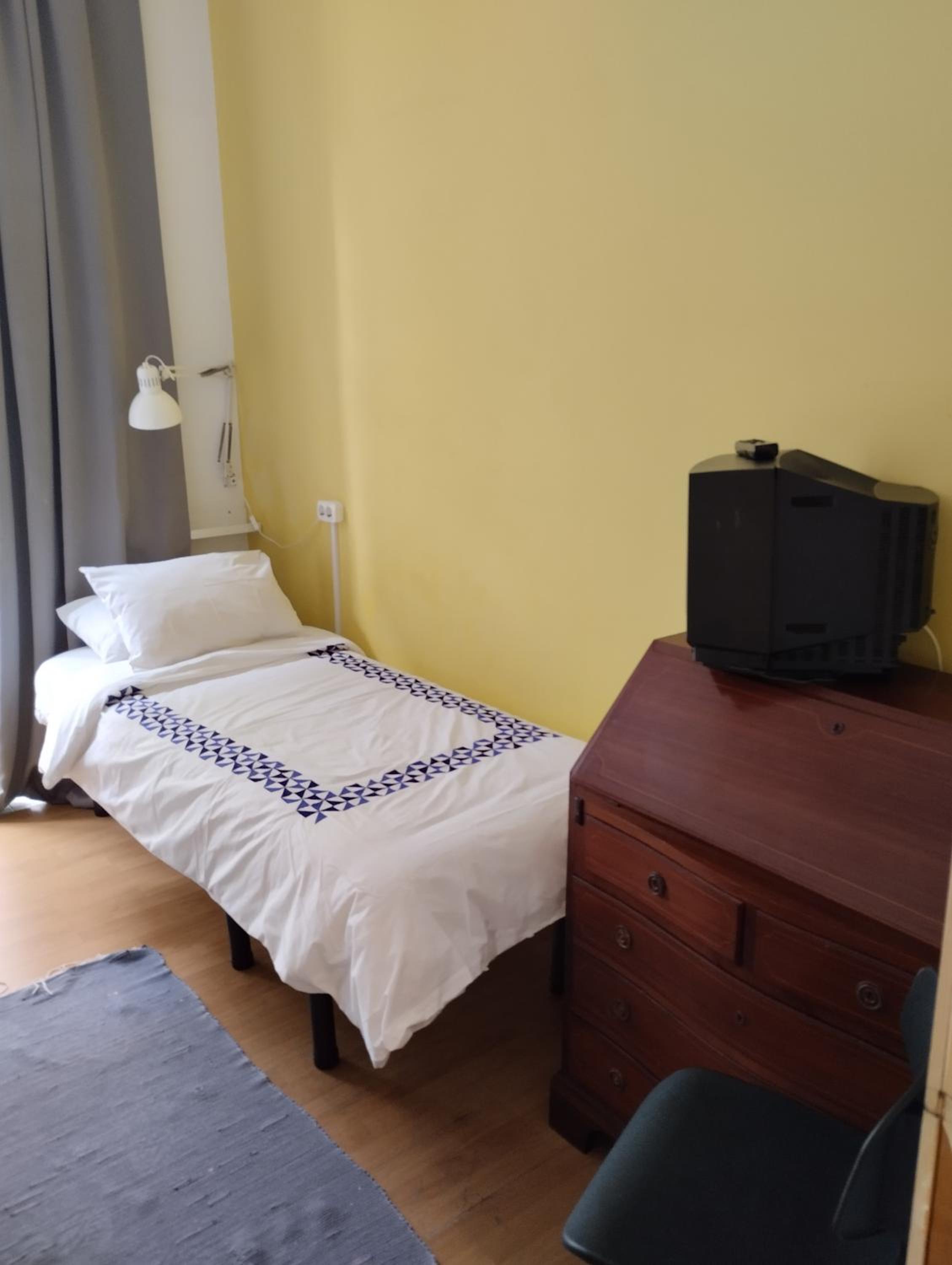 Double or Twin Room with Private External Bathroom - Photo 4