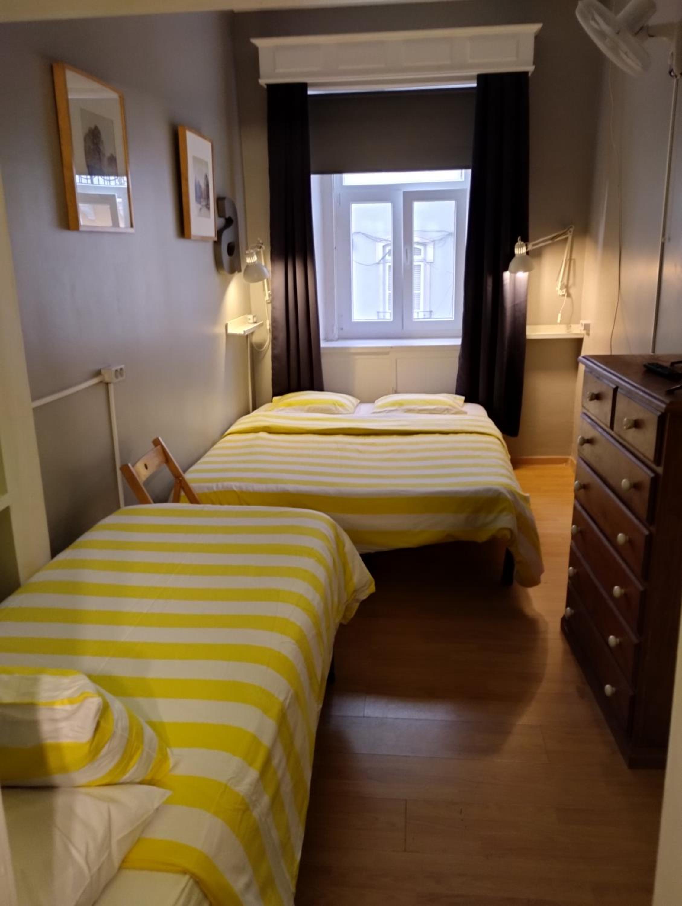 Triple Room with Private Bathroom - Photo 7