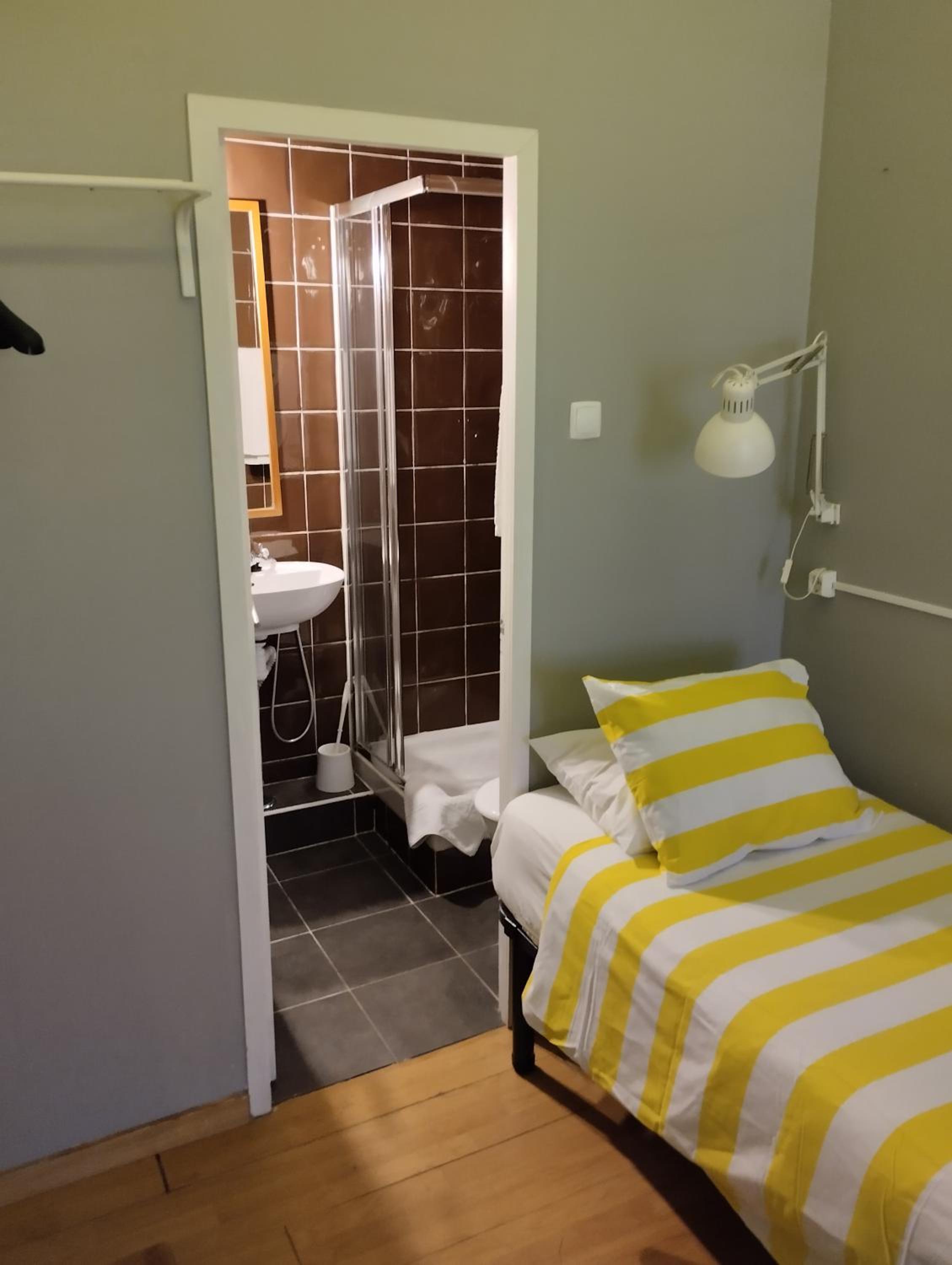 Triple Room with Private Bathroom - Photo 1