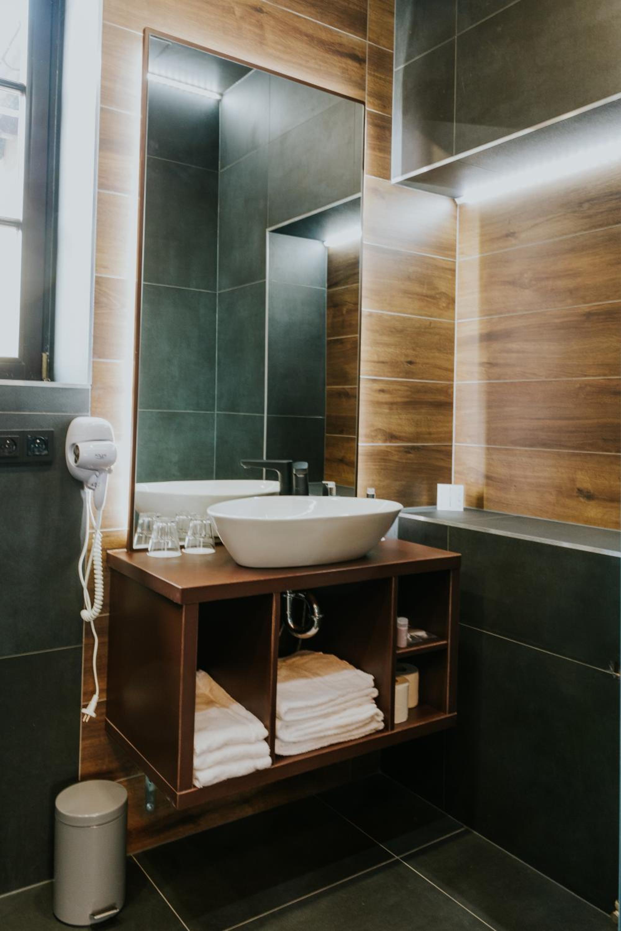 Standard Triple Room - Photo 5
